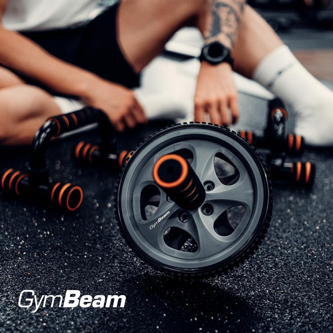 GymBeam Ruota per Esercizi Ab Wheel, Doppia Ruota per una Presa Stabile, Ruota per Addominali, Rafforza gli Addominali e i Muscoli di Mani, Spalle e Schiena