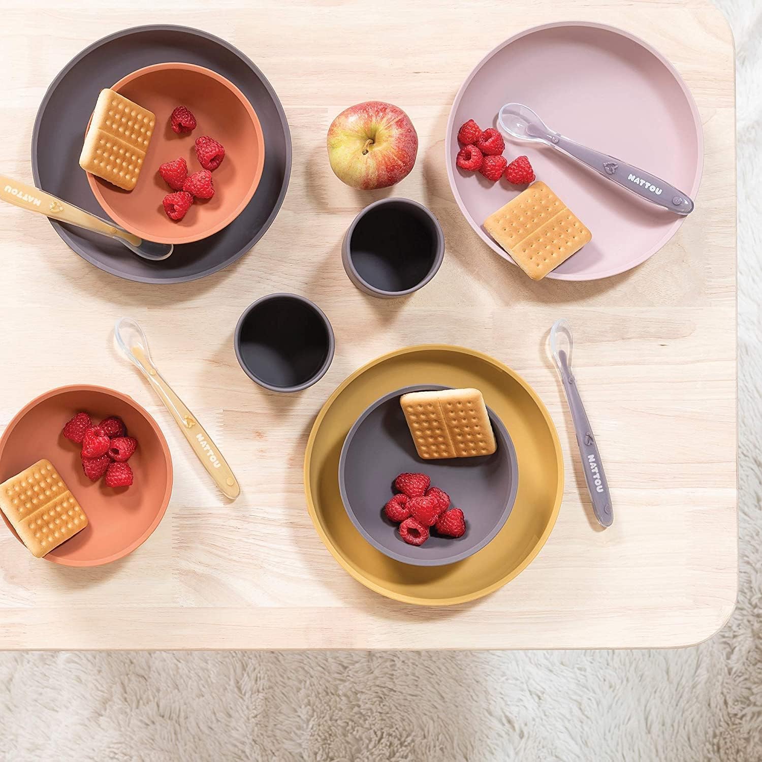 Nattou Stoviglie in silicone per bambini, 4 Pezzi, 1 Cucchiaio, 1 Tazza, 1 Piatto piano, 1 Piatto fondo, Antiscivolo, Senza BPA, Silicone, Verde/Beige