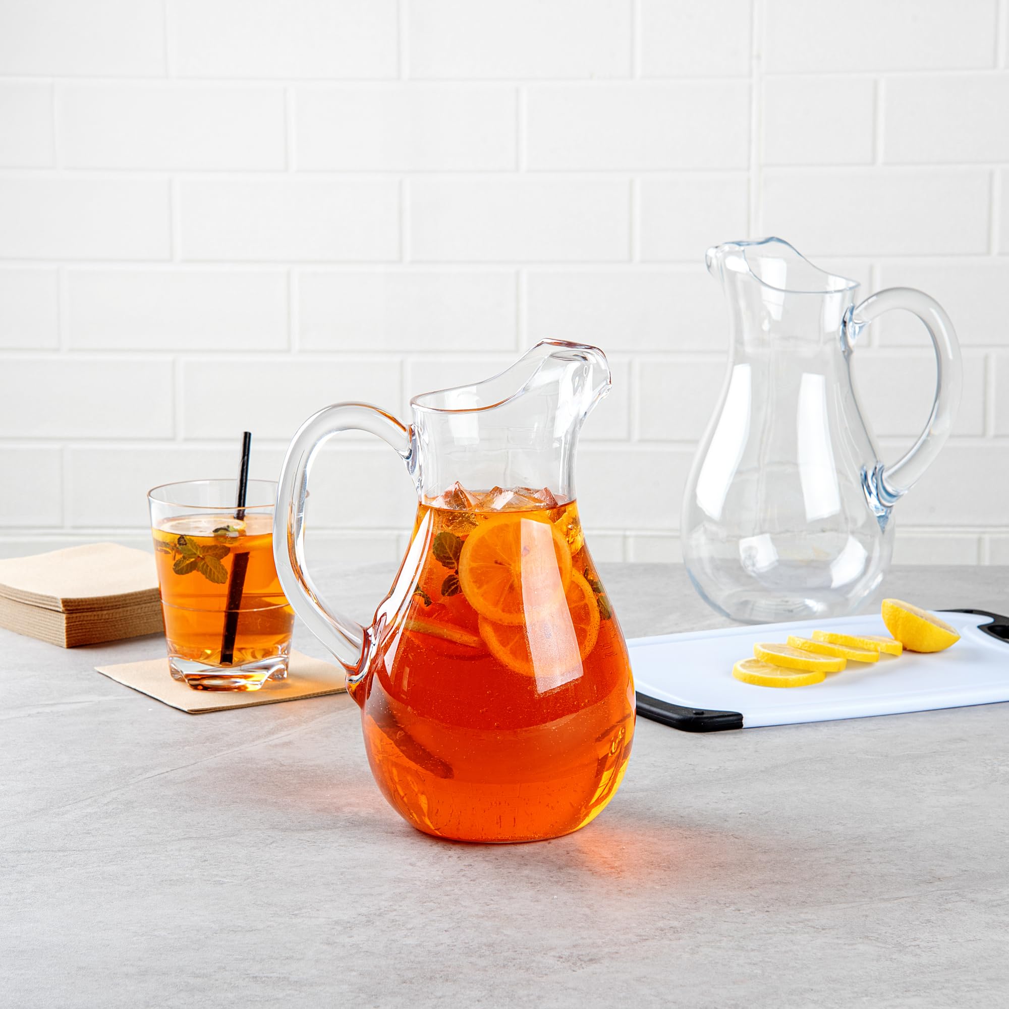 BEV Tek - Jarra de agua de 1,615.9 g, 1 jarra de agua resistente, lavavajillas, inastillable, de policarbonato transparente, para todo tipo de bebidas Restaurantware