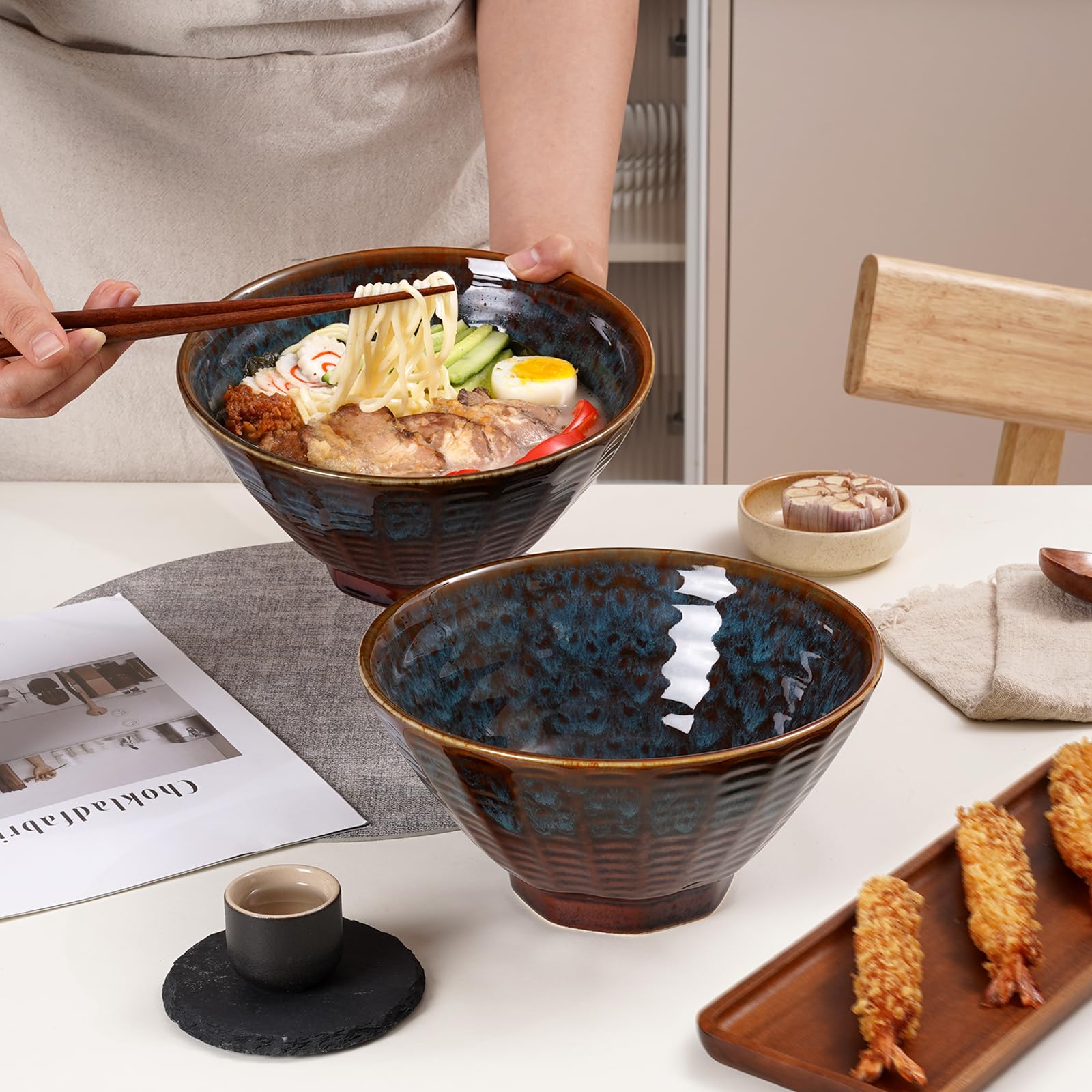 NUTRIUPS 2 cuencos de ramen de cerámica de 1500 ml con palillos y cucharas grandes de ramen, juego de cuencos de ramen, cola de pavo real