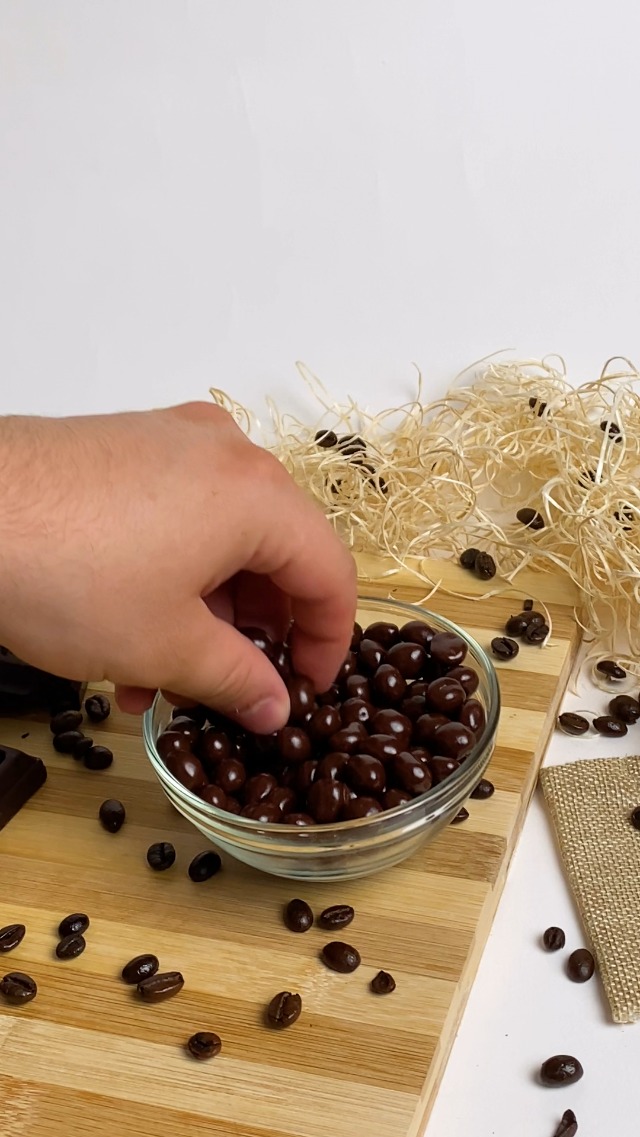 Cucchiaio E Cioccolato Sui Chicchi Di Caff&egrave; | Scaricare Foto Gratis