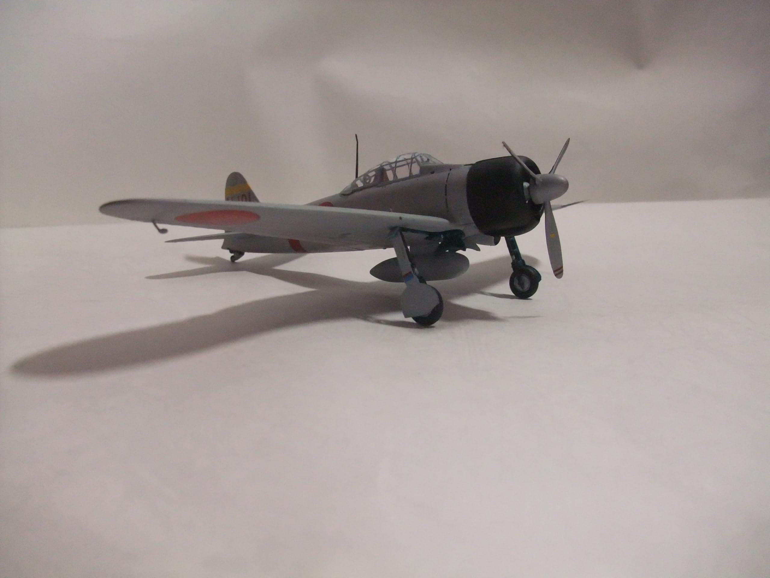 Amazon | 完成品 日本海軍零戦21型艦上戦闘機 空母 赤城 搭載機 縮尺 