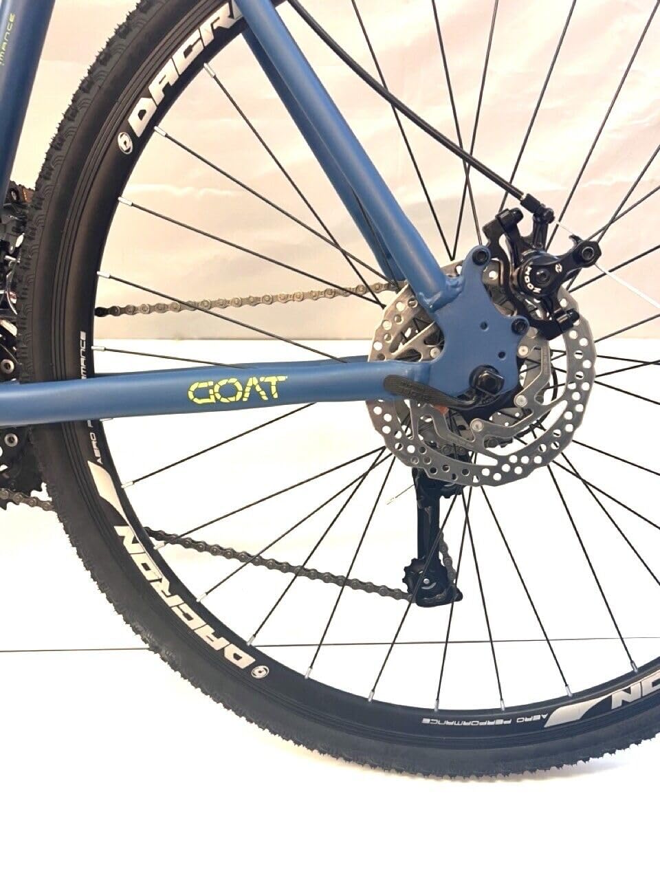 Corelli Goat 1.0 Gravel Bike, marco de aluminio, neumáticos de 700 x 35 c, cambio de 16 velocidades