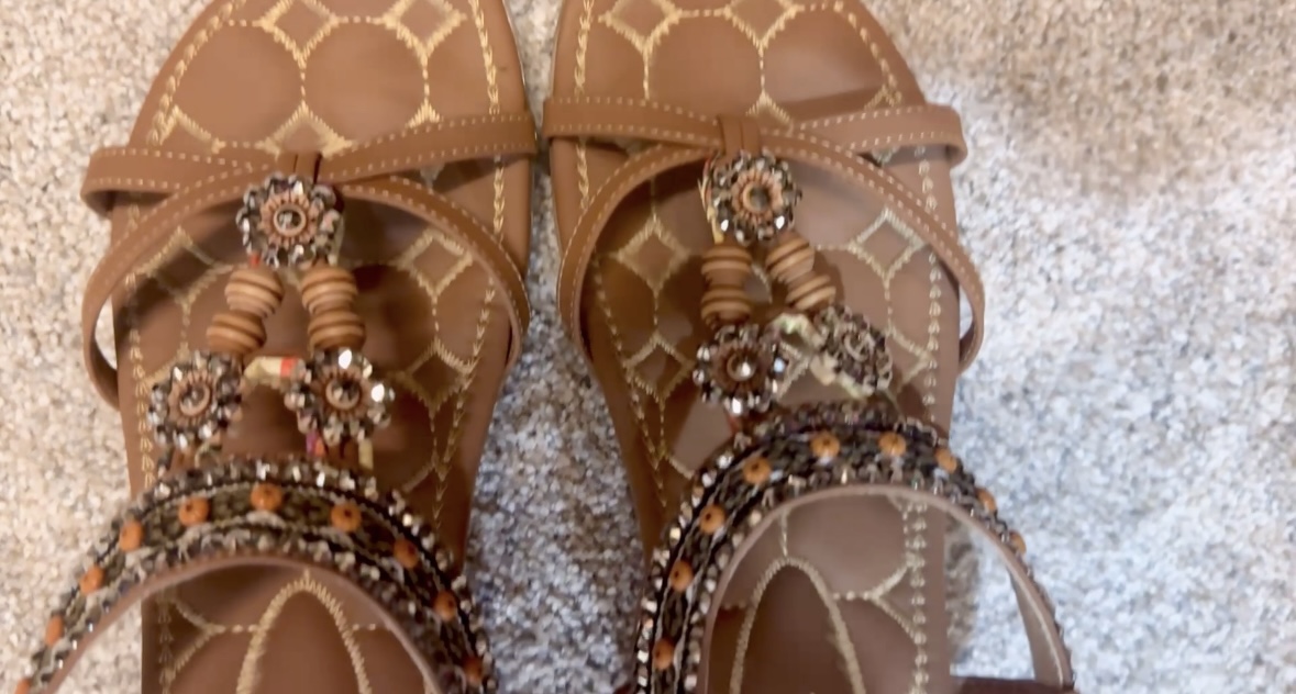 Watch Comfortable and cute sandals for spring, summer, and fall