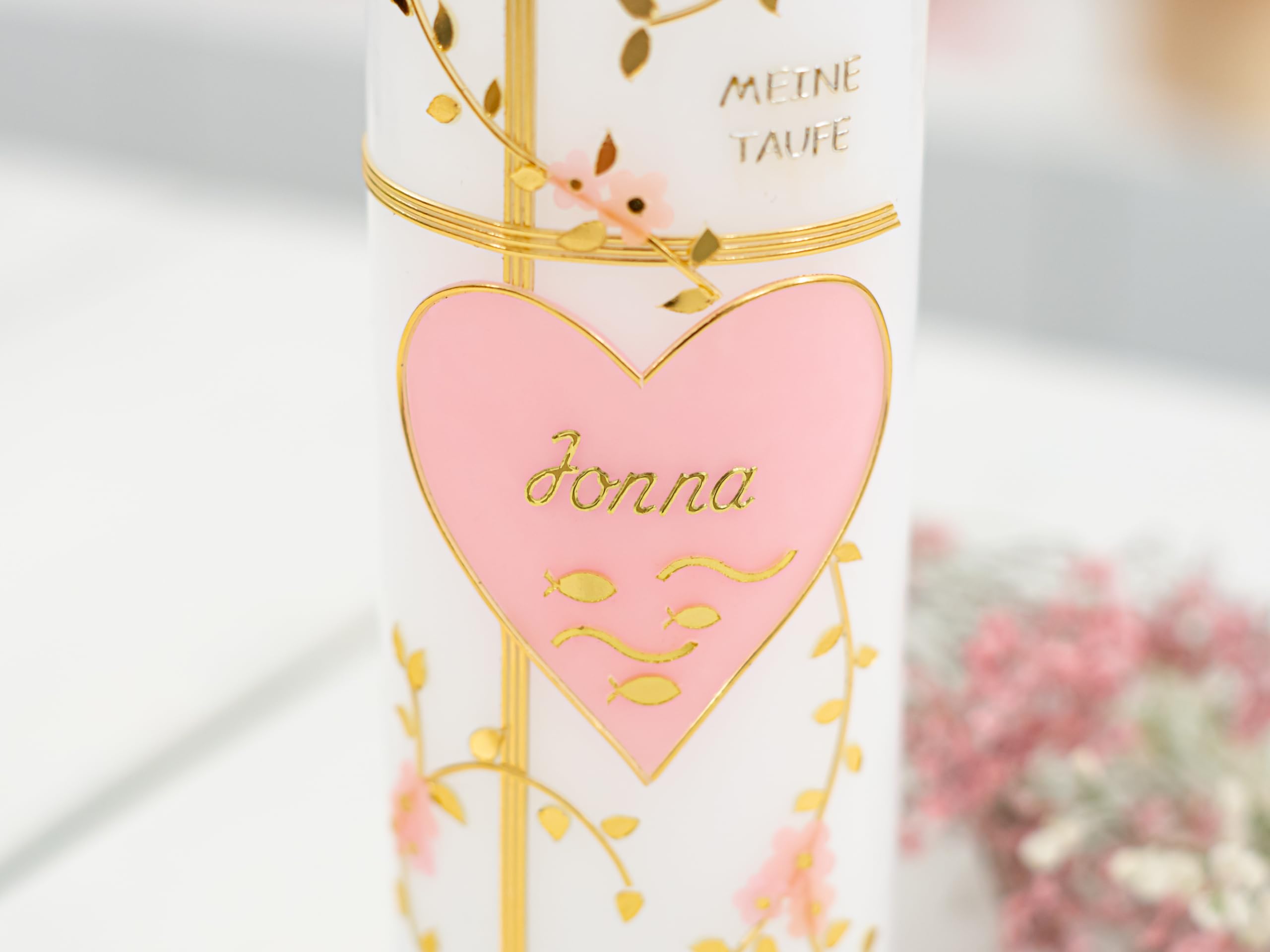 Taufkerze Jonna personalisiert mit Name und Datum, individuell und mit Echtwachs handverziert für Junge und Mädchen