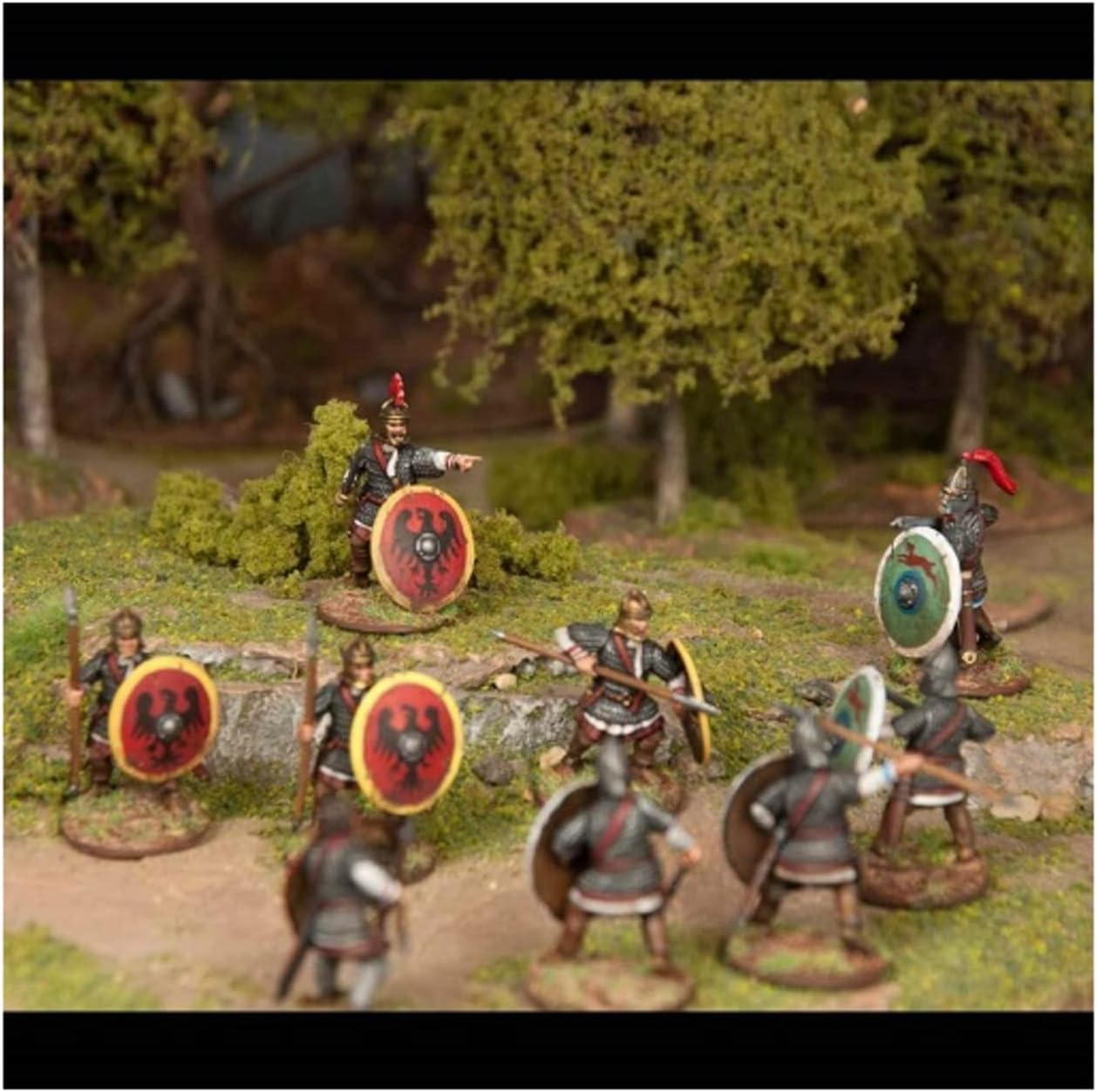 Wargames Atlantic Decline and Fall: Imperial Rome at War - Late Roman Legionaries Lorica Hamata (24 Figures) Multi-Part Hard Plastic (HIGH Impact POLYSTYRENE) 28MM Figures…