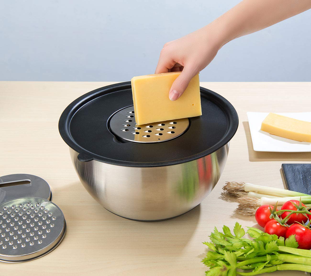 Rosenstein & Söhne Reibe: 22-teiliges Premium-Rührschüssel-Set mit 6 Reibeaufsätzen und Deckeln (Schüssel mit Deckel, Edelstahl Schüssel mit Deckel, Topf)