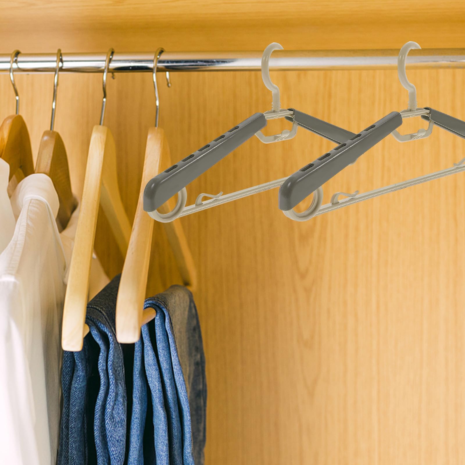 Garneck 10 Perchas Ajustables para Ropa Diseño Ergonómico y Estructura Resistente de Abs, Extra Anchas y Expandibles para Optimizar el Almacenamiento el Armario