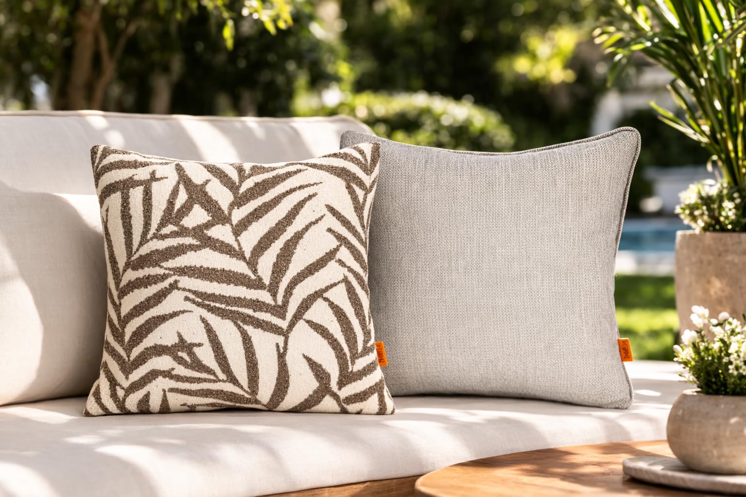 YB Concept Stone Leaf Outdoor Gri - Krem - Taş rengi Dekoratif Yastık 45x45 cm – Suya Dayanıklı, Solmaya Dayanıklı Kumaş, Dolgulu Bahçe Balkon ve Teras Kırlenti