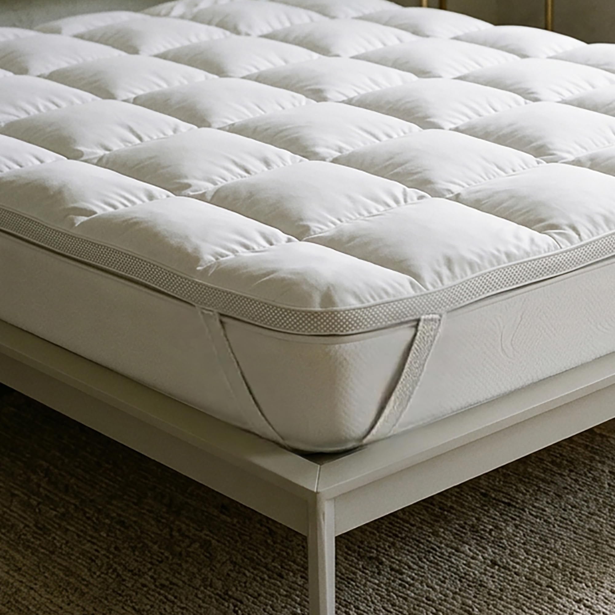 Topper Matrimoniale Fancy in Microfibra con Imbottitura di 300gr/mq - NON SCIVOLA con Cinghie Angolari - Trapuntato per Mantenere Uniforme l'Imbottitura e la Morbidezza (160x195cm)