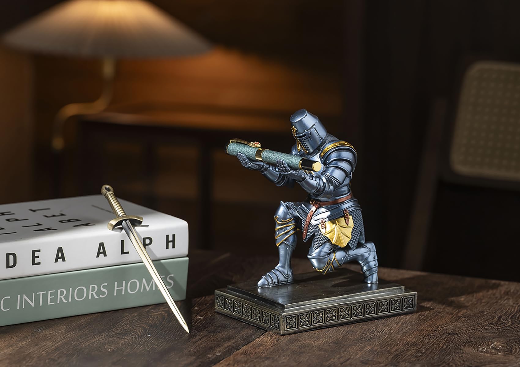 Templar Vanguard Soldato portapenne, portapenne, organizer da scrivania e accessori come regalo per gli appassionati di guerrieri medievali (blu)