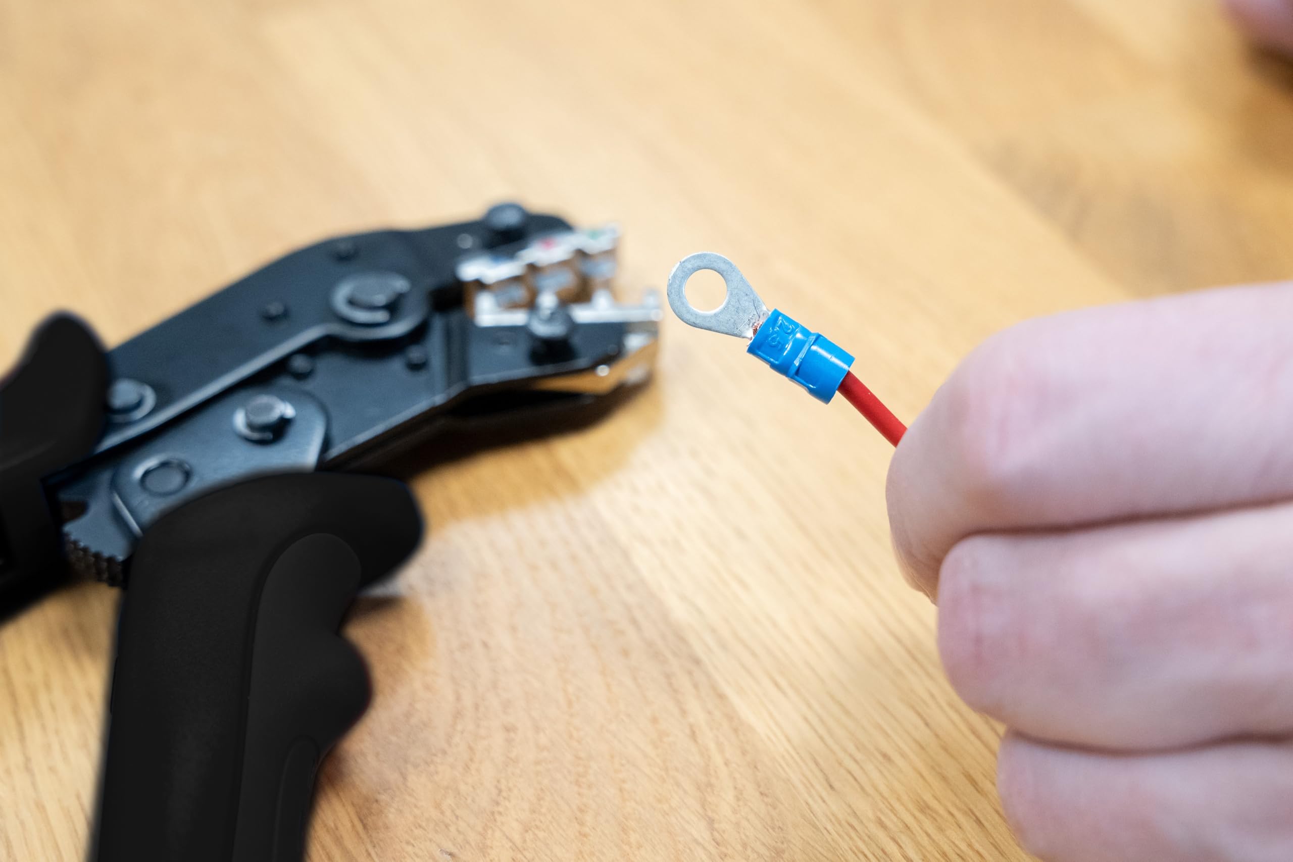 Image secondaire de Pince à Sertir Solaire WEICON MC4 pour Câbles 2,5/4/6 mm² - Noir