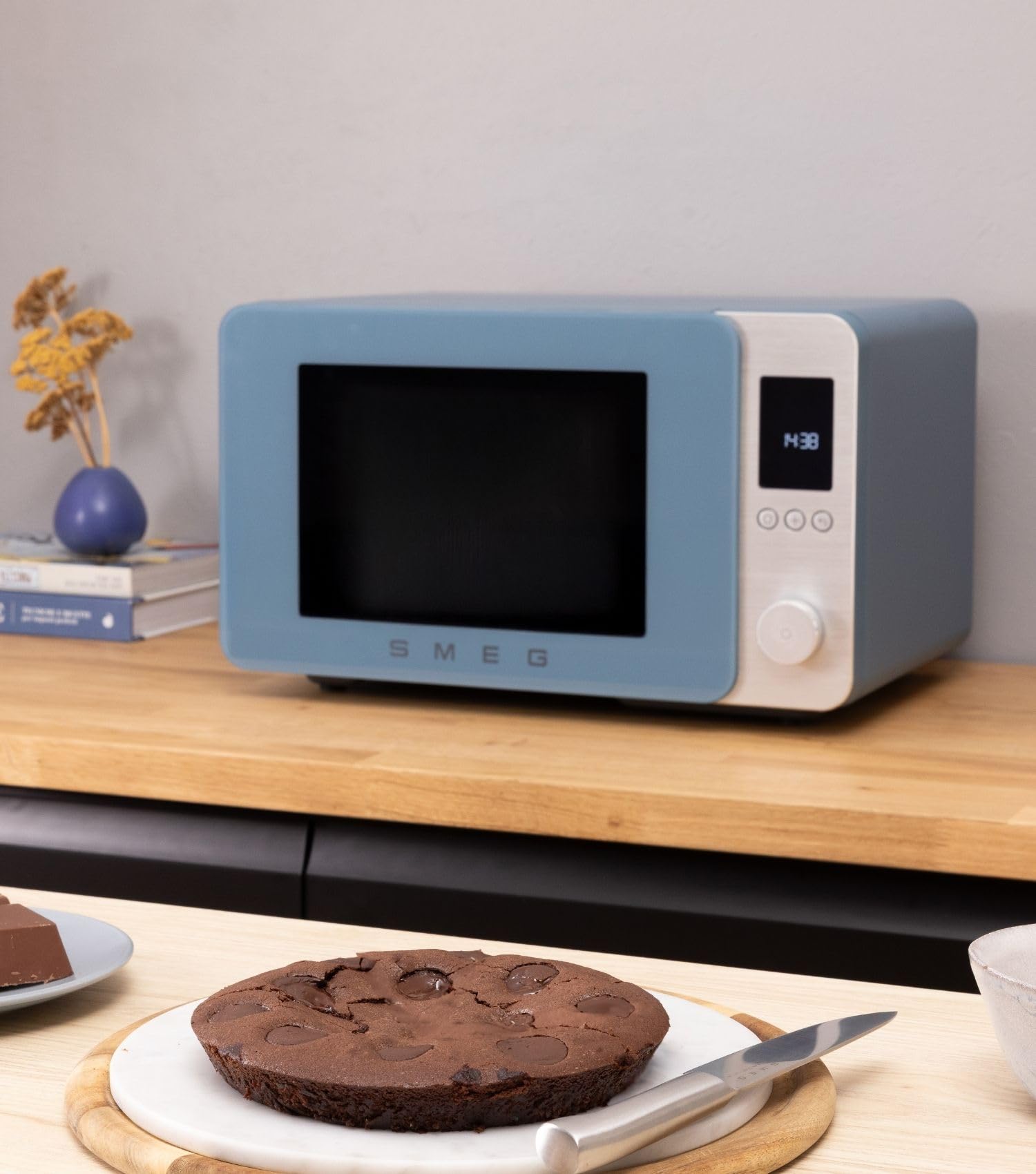 Smeg, Forno a Microonde Combinato MOC02BLMEU, 9 Funzioni e 3 Combinate, 25 Programmi Automatici, Tecnologia Inverter, Sistema Soft Close, Accessorio Griglia Incluso, 2100 W, Nero Opaco