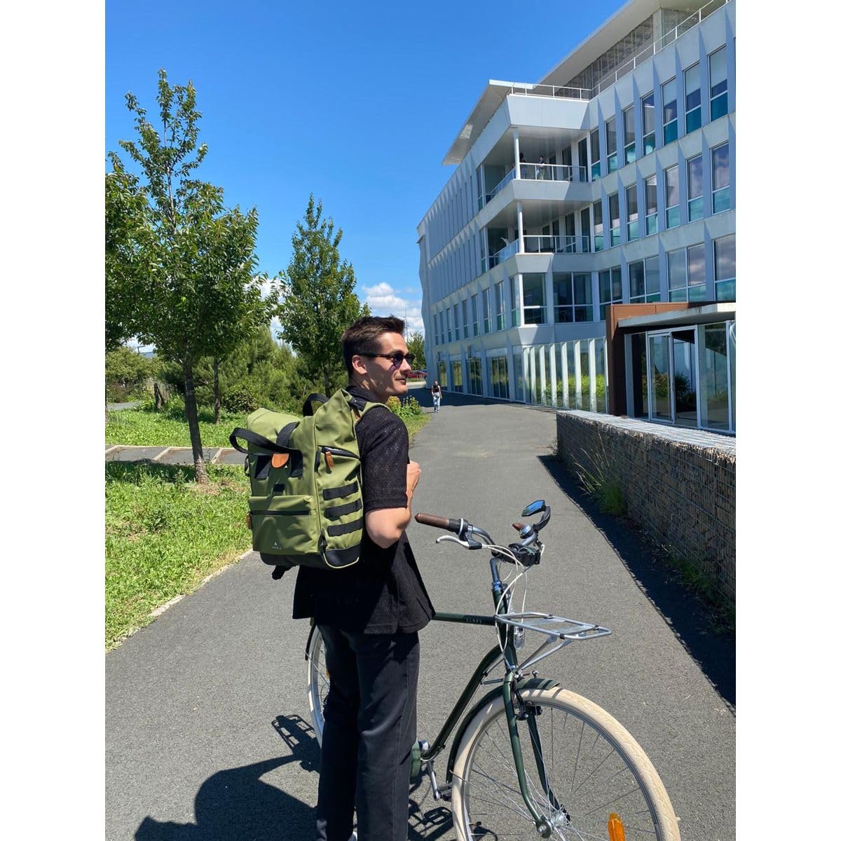 Hapo-G - Sacoche arrière roll-top convertible sac à dos MEDIUM - 22L - KAKI - Waterproof et déperlant - Compartiment ordinateur 14" - Poches zippées - Fixation porte-bagages - Idéal pour vélo