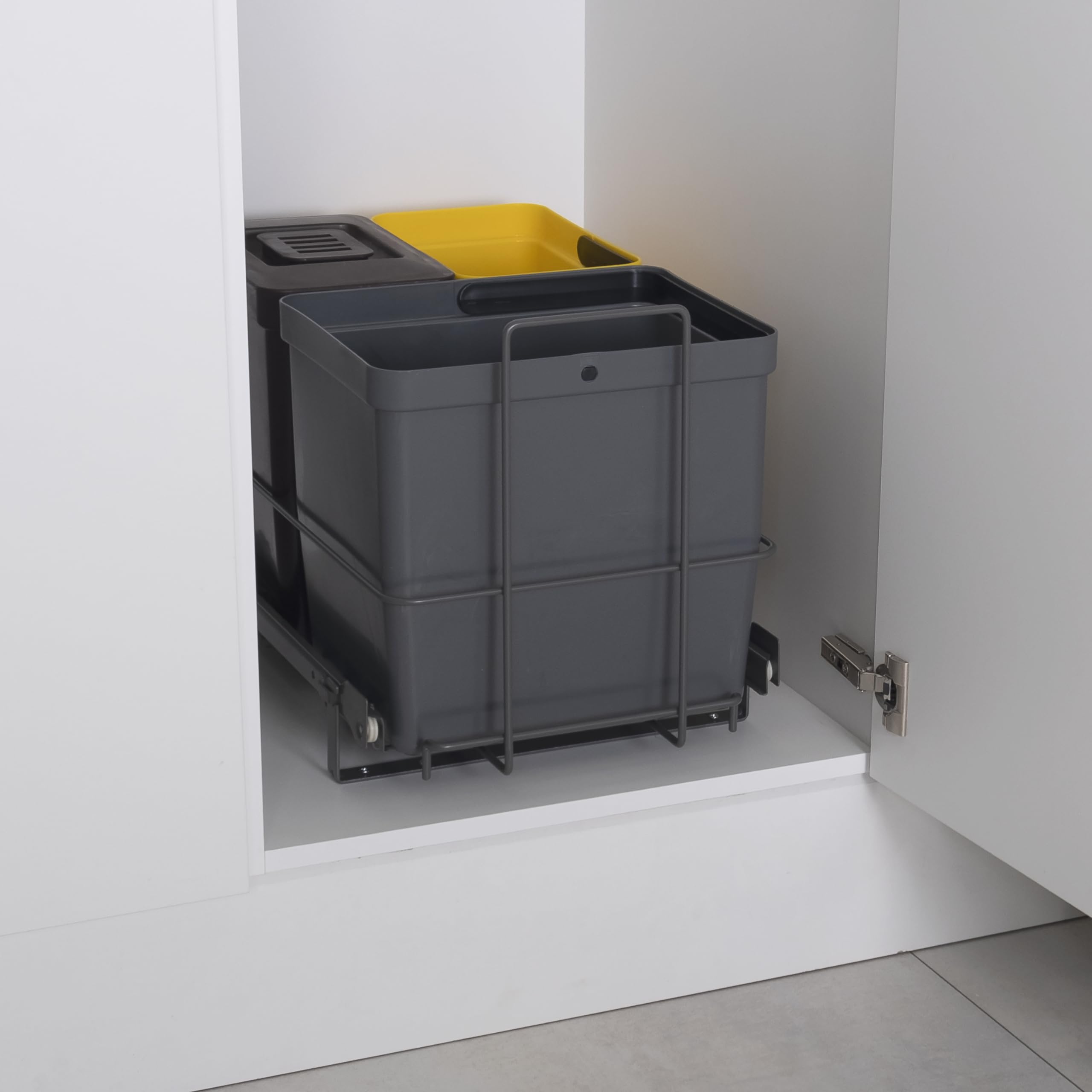 LM 79/3A Mülleimer Küche Unterschrank ausziehbar 3 Fächer Biomülleimer, Mülltrennsystem 16L anthrazit 8L gelb 8L braun mit Deckel, Küchenschrank Abfalleimer Gelber Sack Made in Finland, 332x480x355 mm
