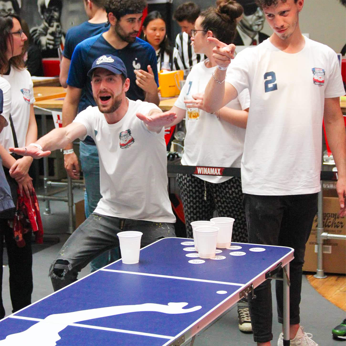 Beer Pong® - Table Beer Pong Officielle, Pliable et Transportable avec Revêtement Etanche Anti-Rayures - Homologuée pour Les Tournois de Biere Pong - Jeu d'alcool pour Soirée Fun Entre Potes