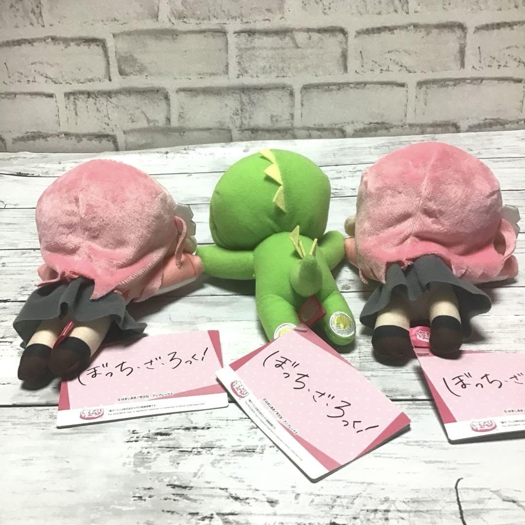 ぼっち・ざ・ろっく！  寝そべりモアプラスぬいぐるみ TVアニメ『ぼっち・ざ・ろっく！』から「ぼっちちゃん」がセガの