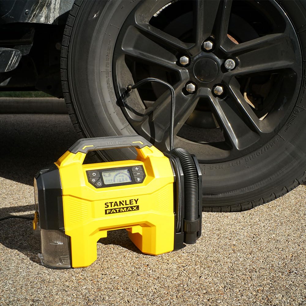STANLEY SXVI02001 12Volt/18Volt 160 PSI Dijital Basınç Göstergeli Lastik & Yatak Şişirme Pompası + Araç Süpürgesi + Led Lamba (Akü Dahil Değildir)