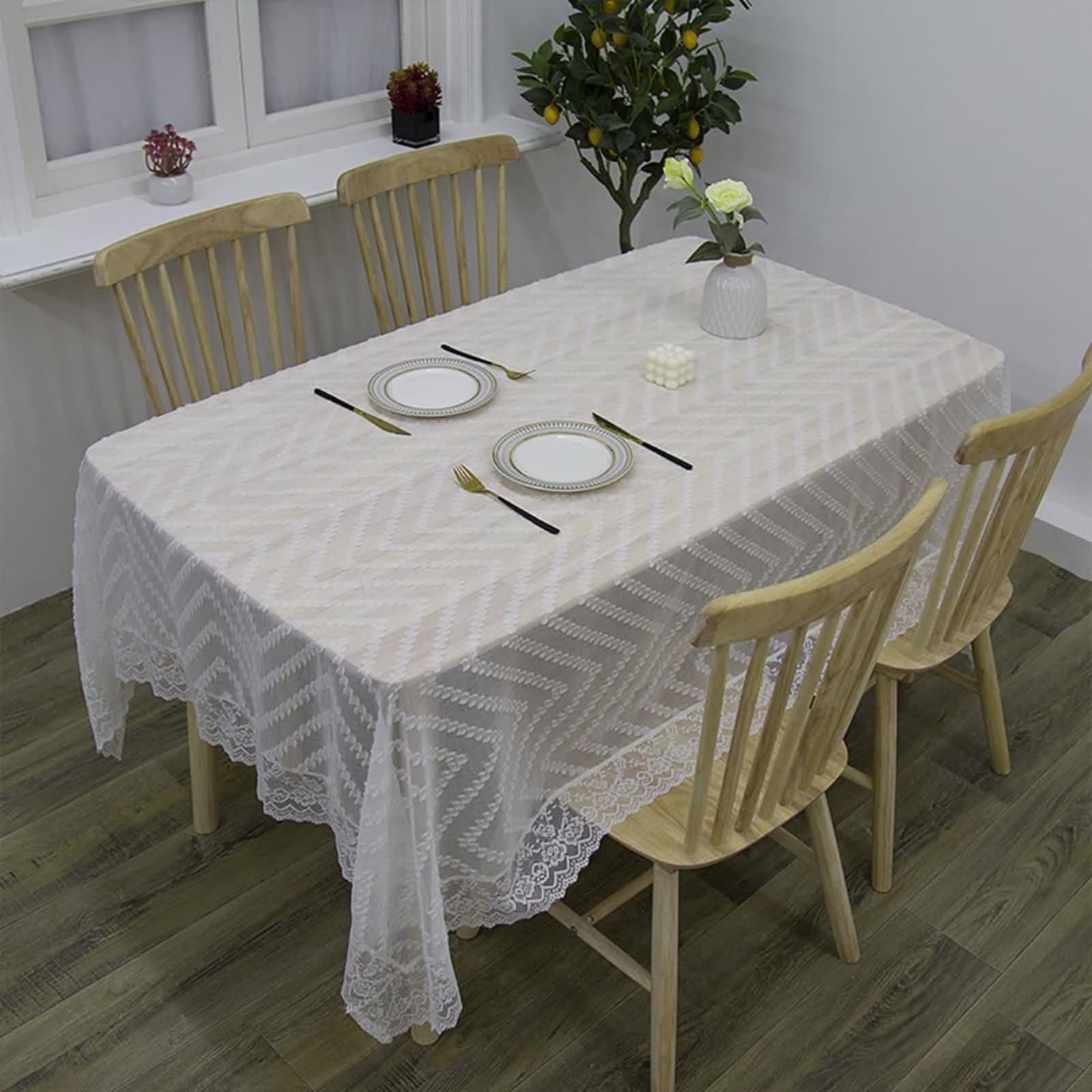 Nappe anti-tache lavable en polyester blanc 140x180 cm pour des repas sans stress