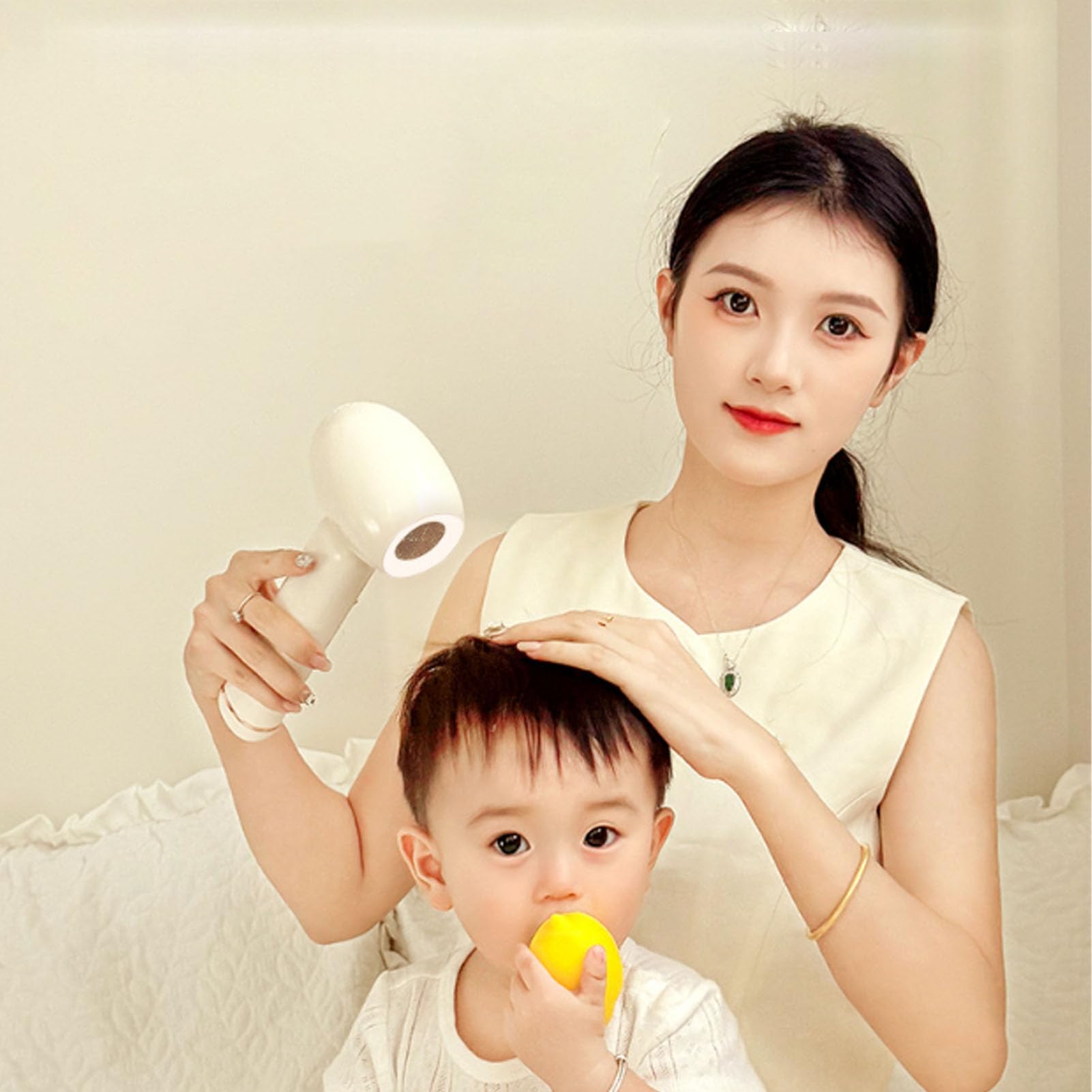 Zerodis Wiederaufladbarer Baby-Haartrockner aus ABS-Material mit Sanftem Luftstrom, Konstanter Temperaturregelung und Kompaktem Design für die Haarpflege von Säuglingen und den Einsatz (Beige)
