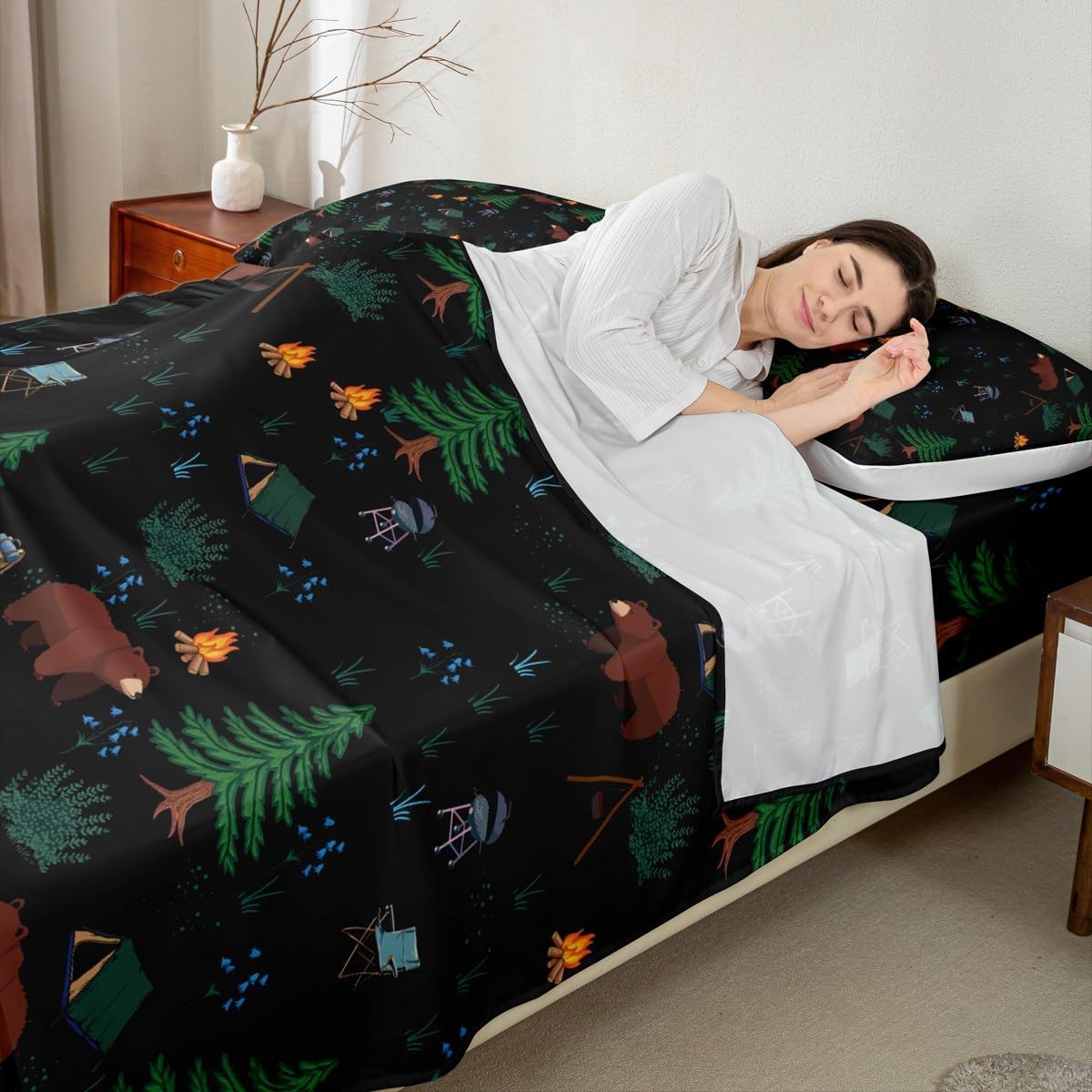 Hunting Bear Bed Sheets Set Queen Size, Happy Camping Bedding Set, Camper Theme Sheets, Pine Tree Woodland Sheet Set, Wild Animals Flat Fitted Sheet Bedroom Decor, 4Pcs With 2 Pillowcases Black