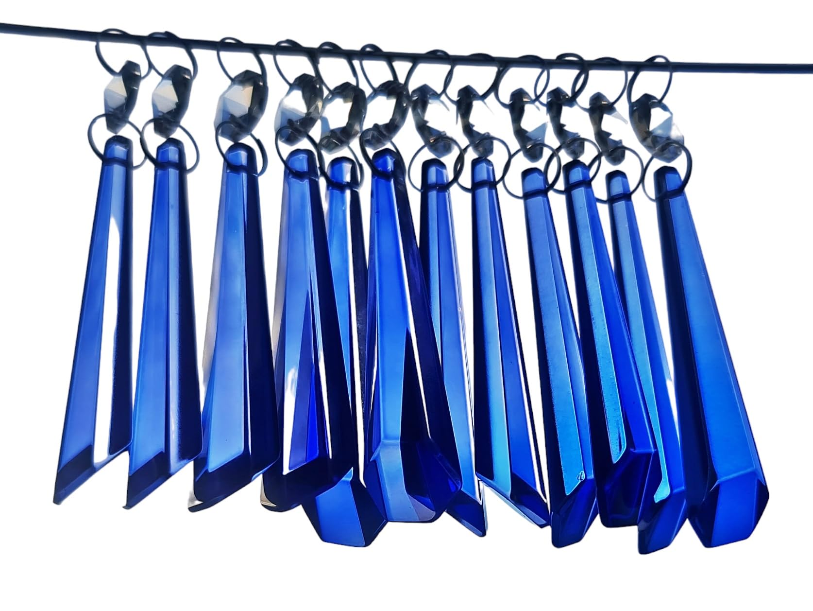 Lot de 12 stalactites en verre de cristal taillé bleu cobalt
