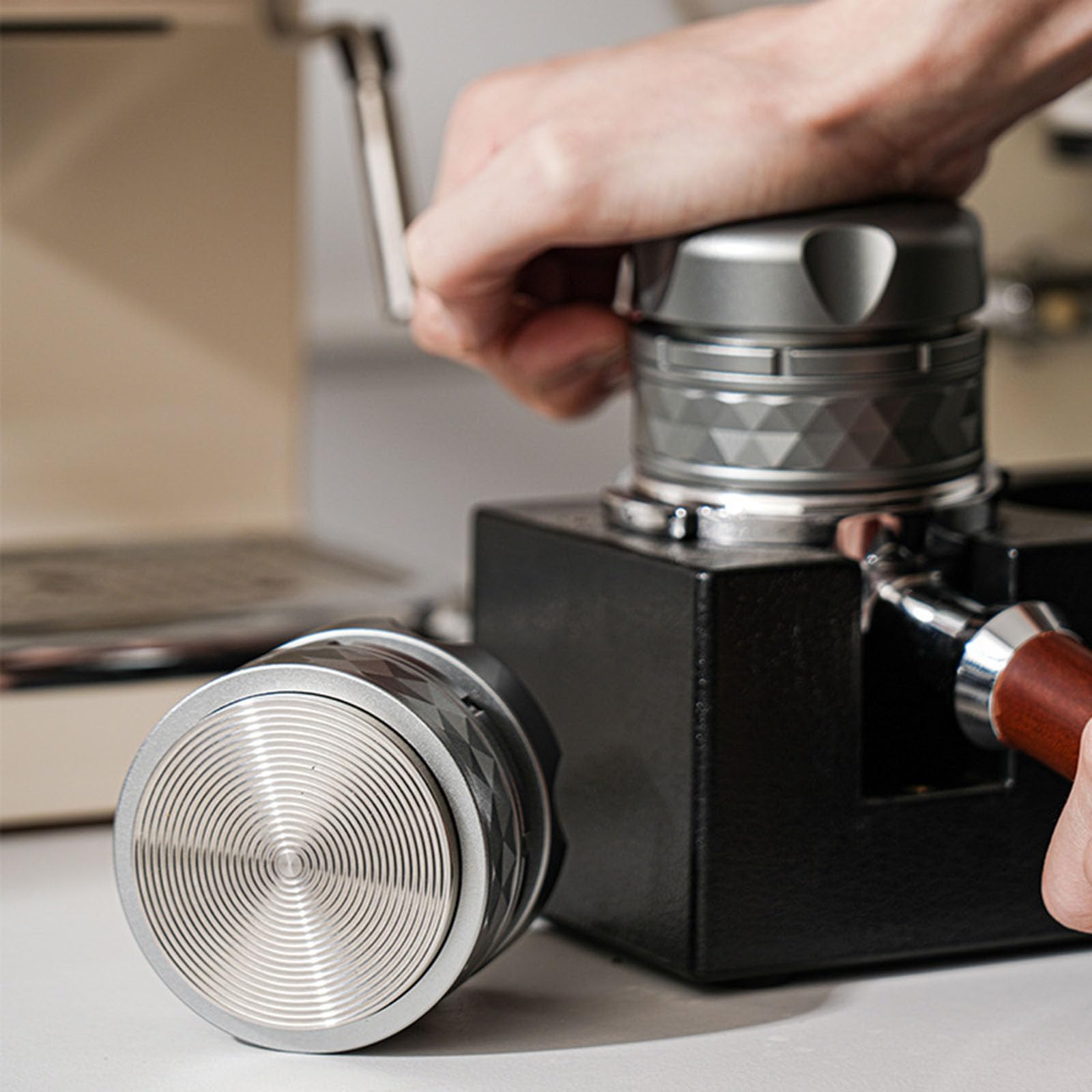 Espresso Accessori 51MM Caffè Tamper Station Strumento Distributore calibrato Per Macchina Manomissioni In Acciaio Inox Forniture Caffetteria