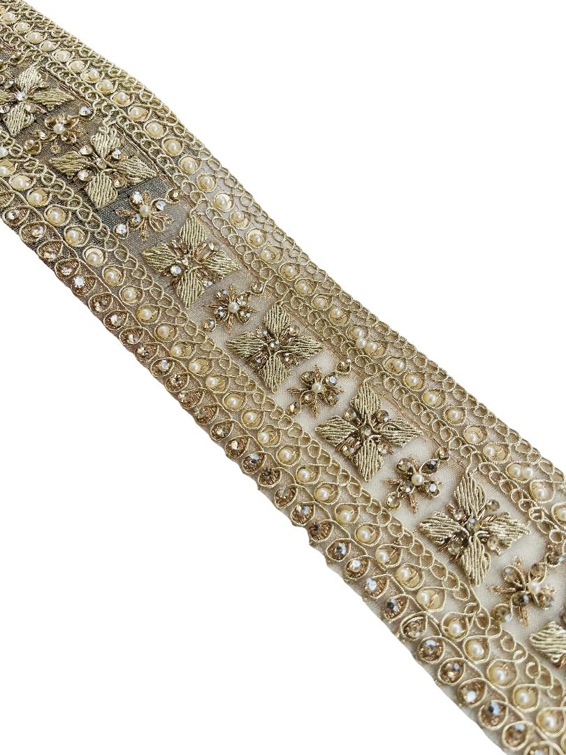 Dentelle dorée ornée de perles pour magnifier la robe de votre grand jour