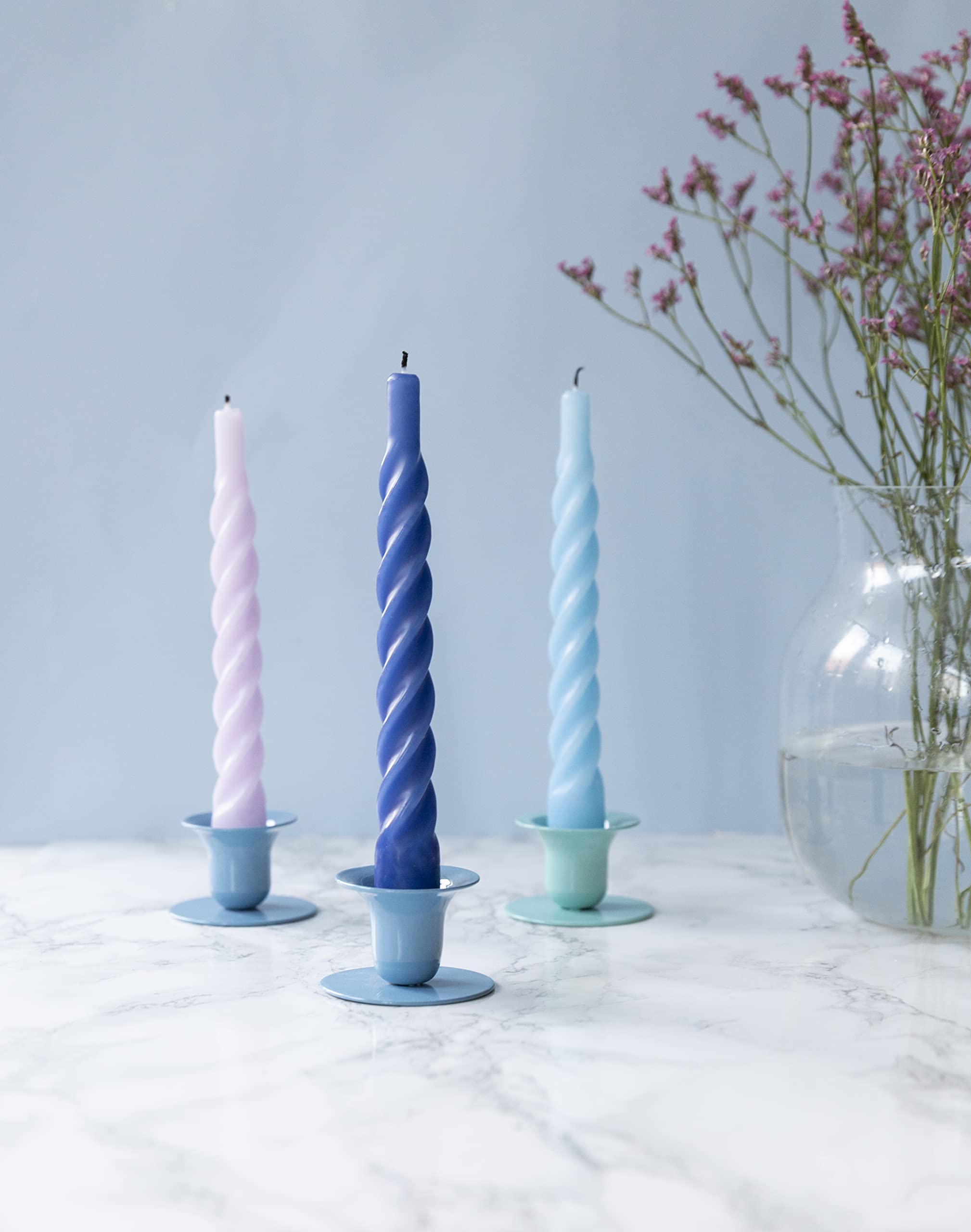 Candele With a Twist®, Made in Italy, 25 Colori Disponibili, Intrecciate Lunga Durata 5 Ore, Coniche, Laccate, Senza Profumo, Set Regalo 6 pz. 2,2 x 21 cm (Celeste)