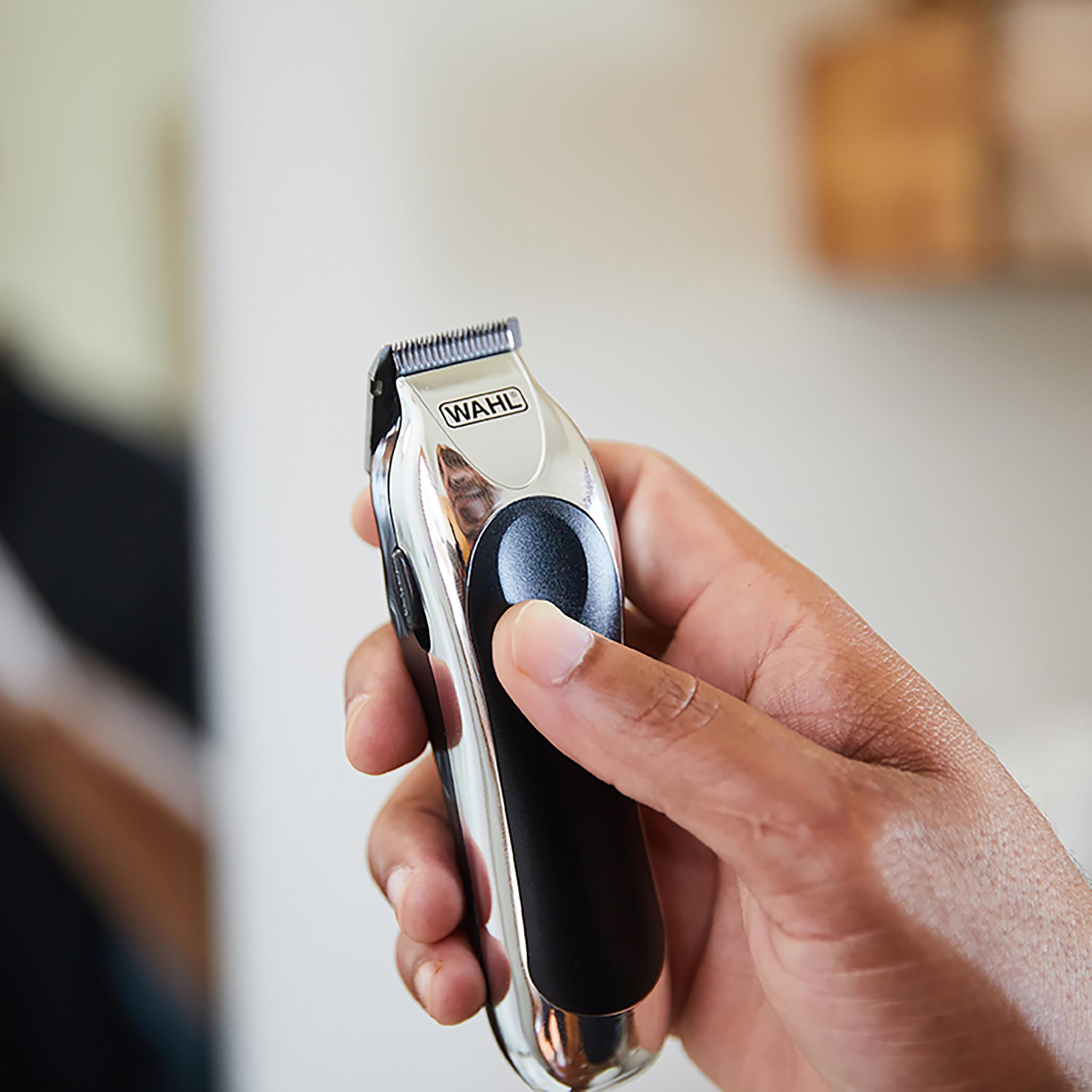 WAHL Chrome Pro Deluxe cortadora de pelo eléctrica con cable y palanca de ajuste, kit completo con recortadora a pilas, capa, espejo, tijeras, 10 peines guía, pinzas para el pelo