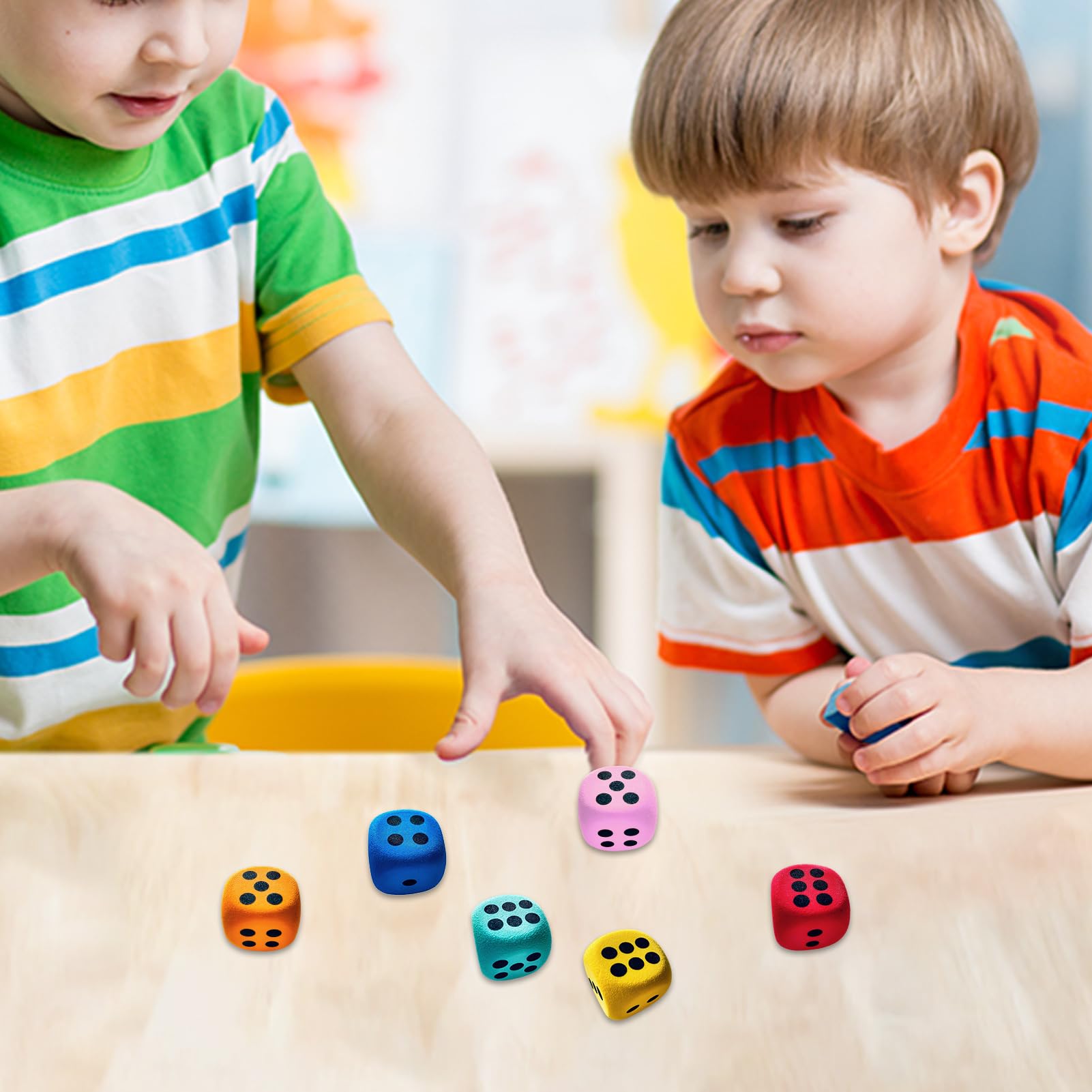 Grandi Dadi In Schiuma - 6 Dadi Morbidi In Spugna Da 4 Cm Con Bordi Arrotondati | Giocattolo Sicuro per Bambini Dai 3+ Supporto Didattico per Casa Scuola Viaggio e Famiglia