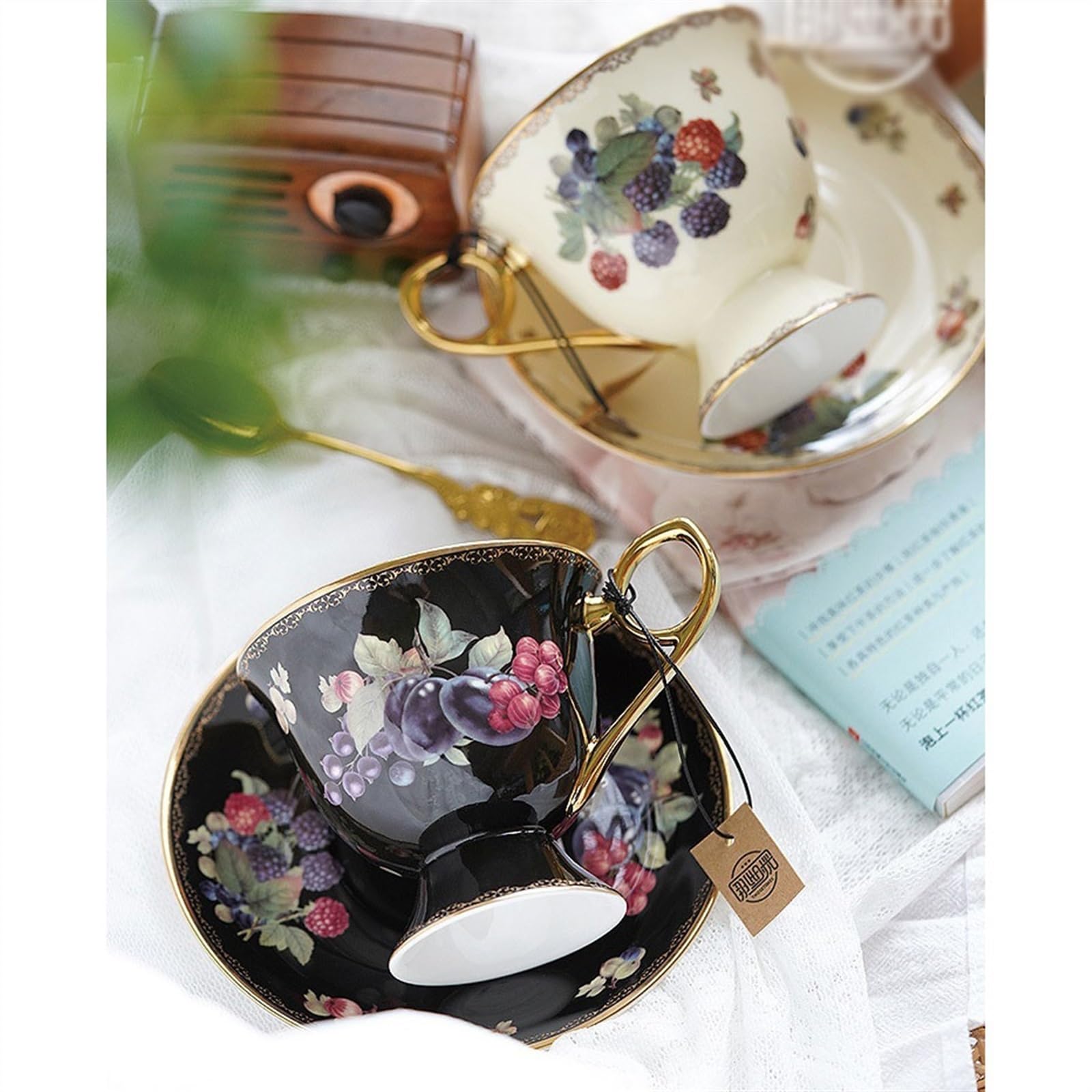 Tazas de café Juego de tazas y platillos de café altos escandinavos, exquisitas tazas de té negras británicas de alta gama, tazas de té de flores de porcelana de hueso de lujo Uso doméstico(Negro)