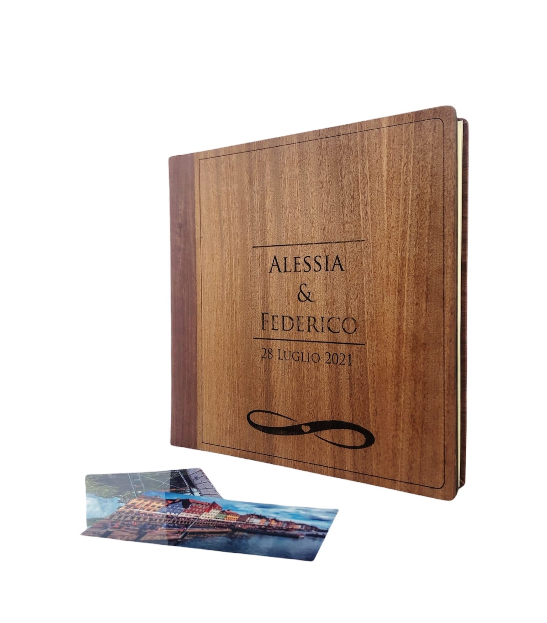 Álbum de Fotos en Fina Piel Sintética Efecto Madera, con Aplicación de Madera Personalizable Ideal para Bautismo, Boda, Comunión y foto recuerdo.