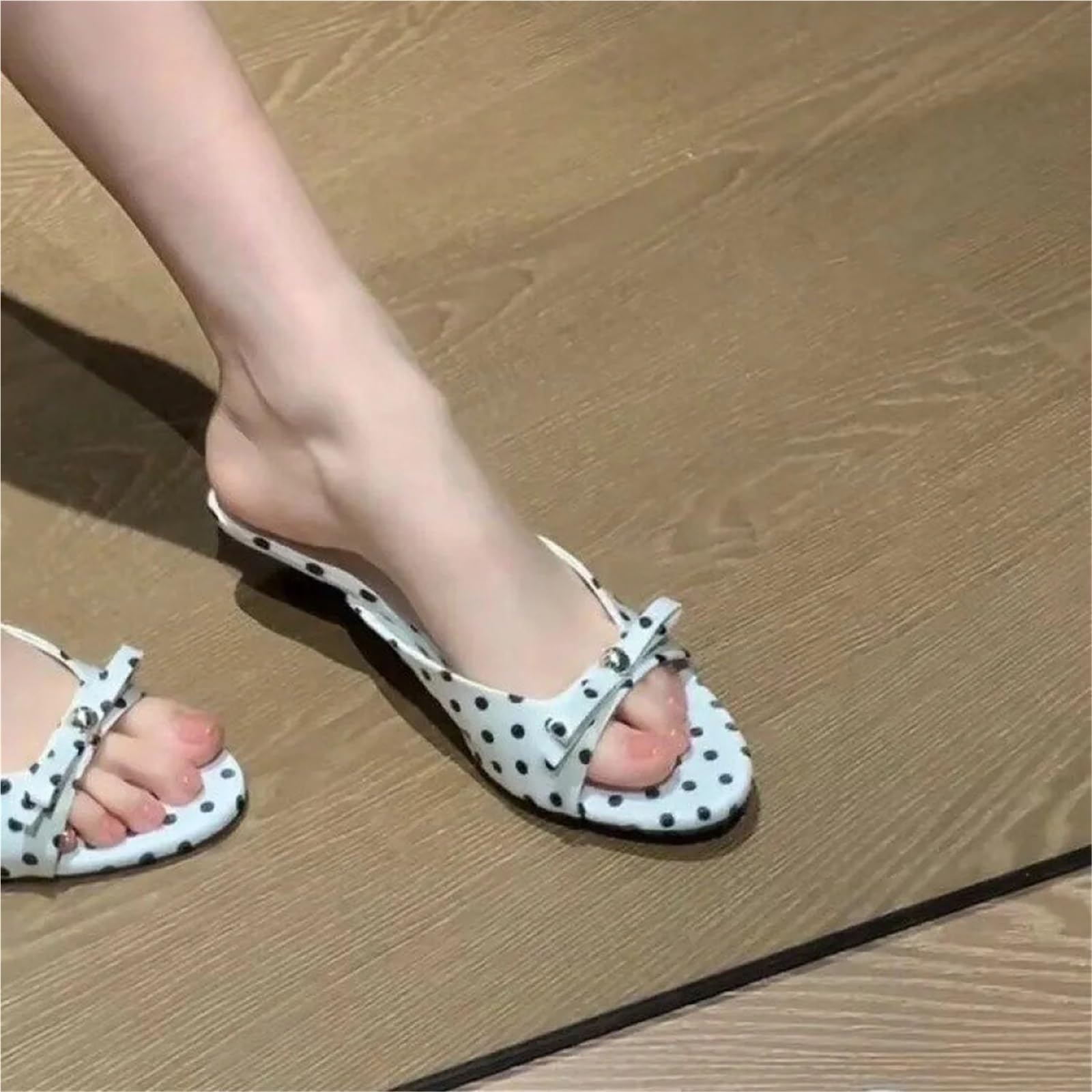 Sandalias Elegantes con Tacón De Gatito Y Lunares