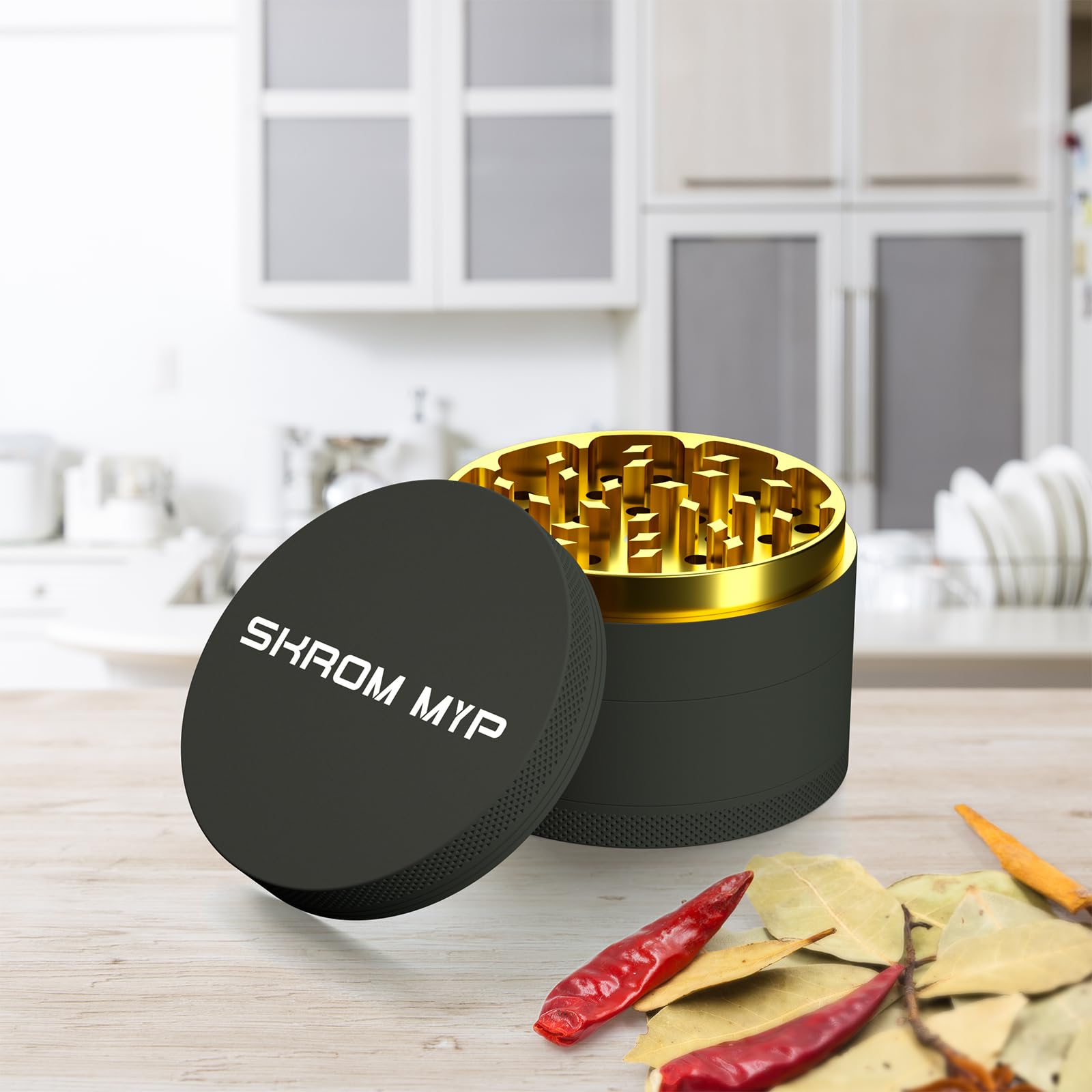 Grinder e Tritatore Set 4 Pezzi, Grinder Grande 75mm per Erbe, Lega di Alluminio con Raschietto per Polline per Spezie, Erbe, Condimenti (Nero/Oro)