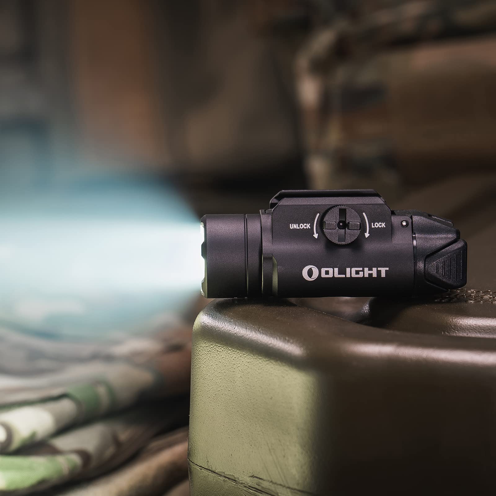 OLIGHT PL-3R Valkyrie Torcia Tattica LED con Binario Regolabile, 4 modalità di Uscita Torcia Ricaricabile 1,500 Lumen 205 Metri per la Caccia, Ricerca, Outdoor Illuminazione