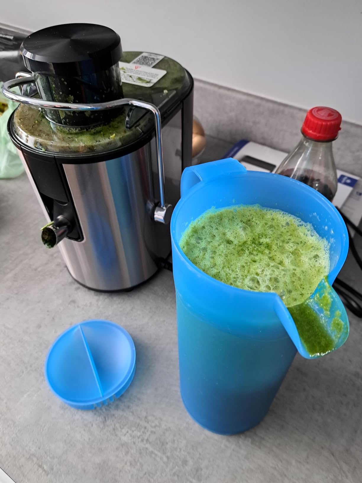 Juicer Machines, 600W Bagotte Juicers Whole Fruit and Vegetable, Easy