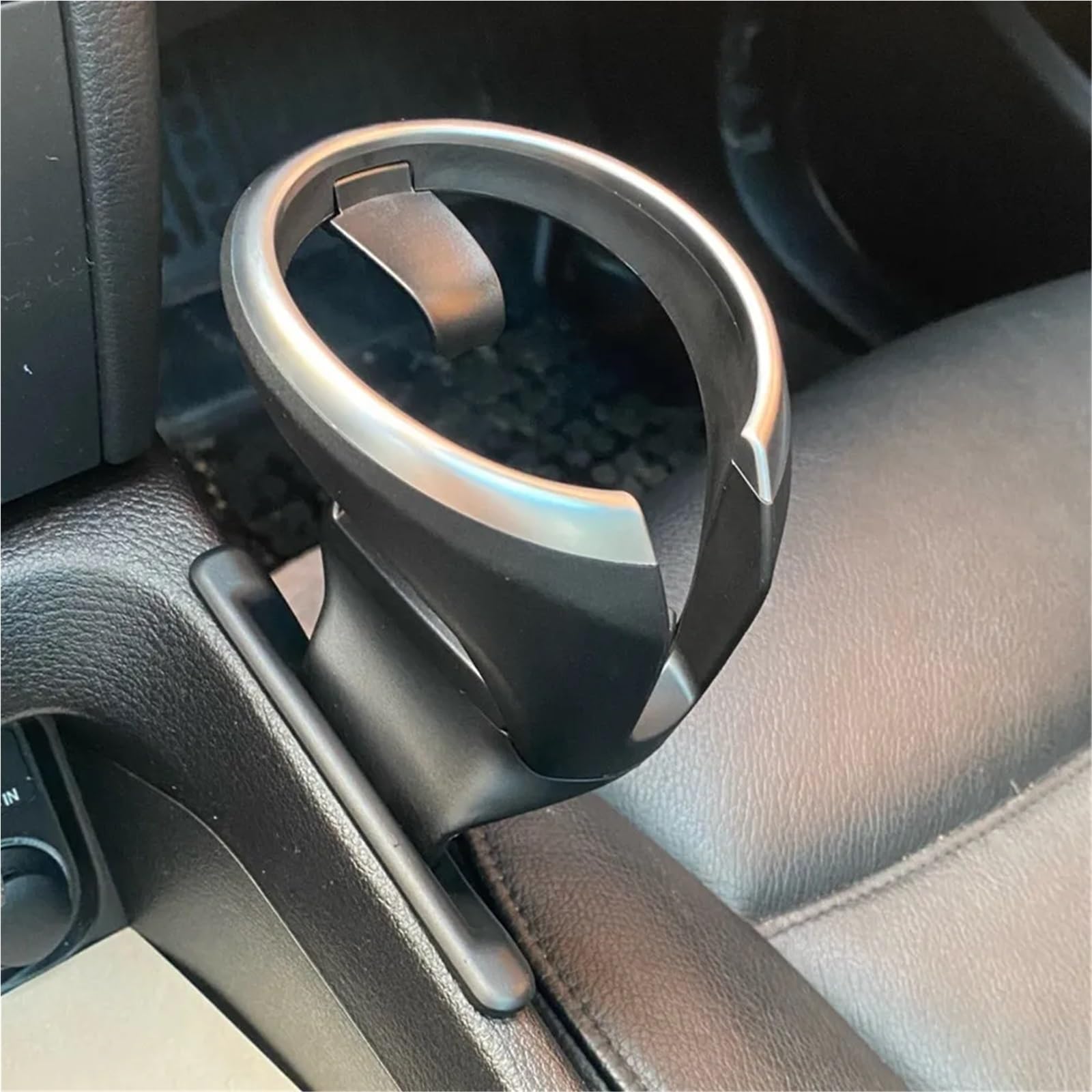 Ochrona Podłokietnika Uchwyt na kubek z przodu samochodu, uchwyt na kubek z wodą na tylnym siedzeniu, pasujący do BMW 135i 128i X1 E82 E84 E81 E87N Skórzana poduszka na podłokietniki(With Base)