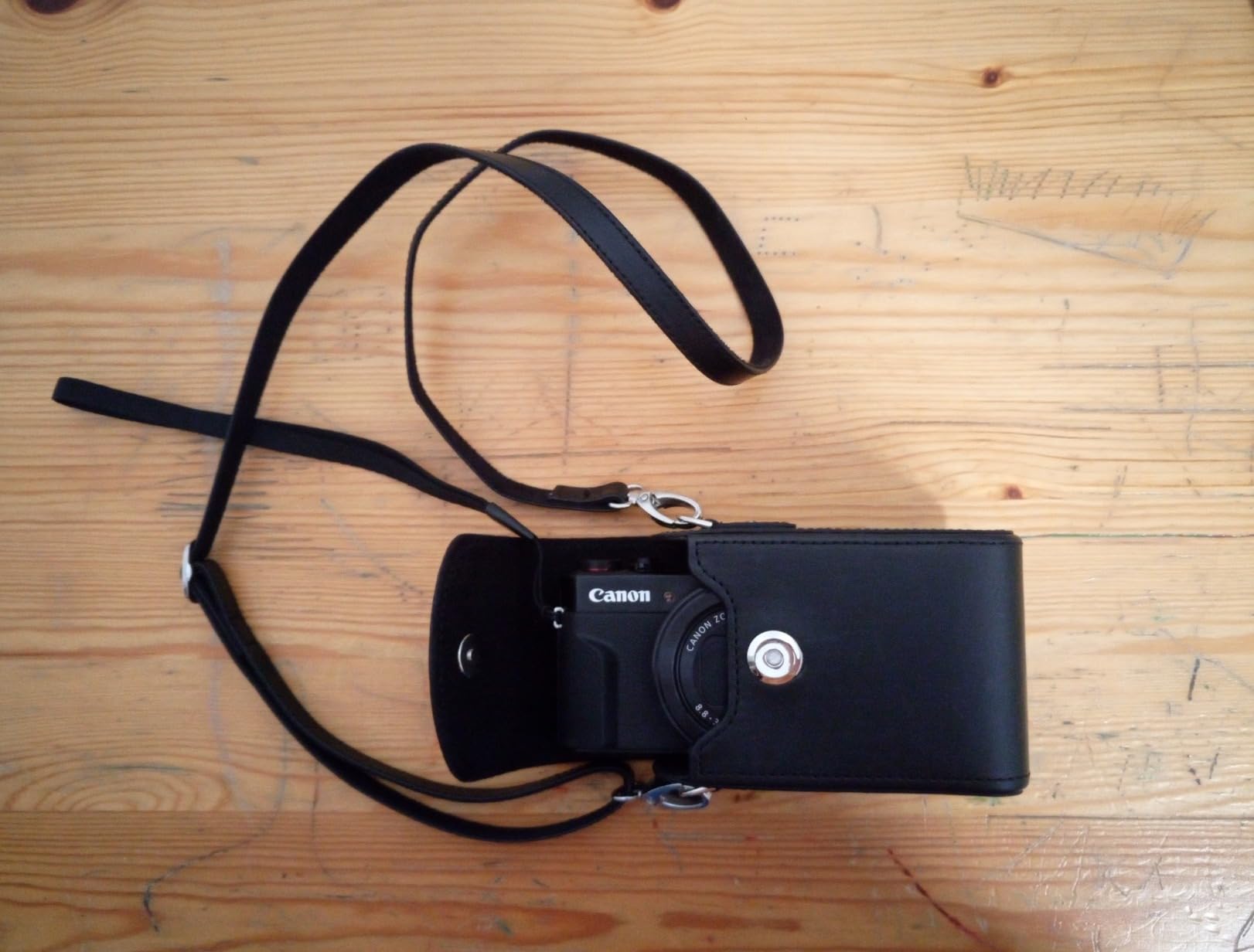MegaGear Ever Ready Leder-Kameratasche – Passgenau Für Sony Cyber-shot DSC-WX500