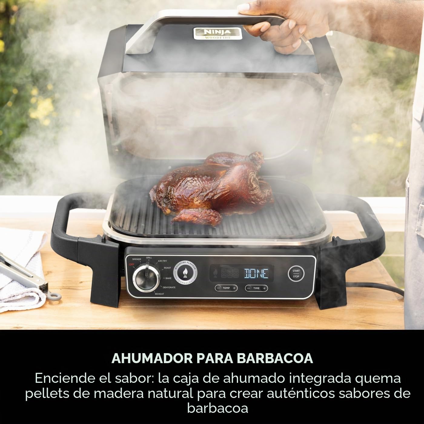 Ninja OG701UK Woodfire Electric BBQ Grill & Smoker, 7-en-1 Parrilla al aire libre y freidora de aire, asado, hornear, deshidratados, uso Woodfire Pellets, Resistente a la intemperie, Antiadherente,