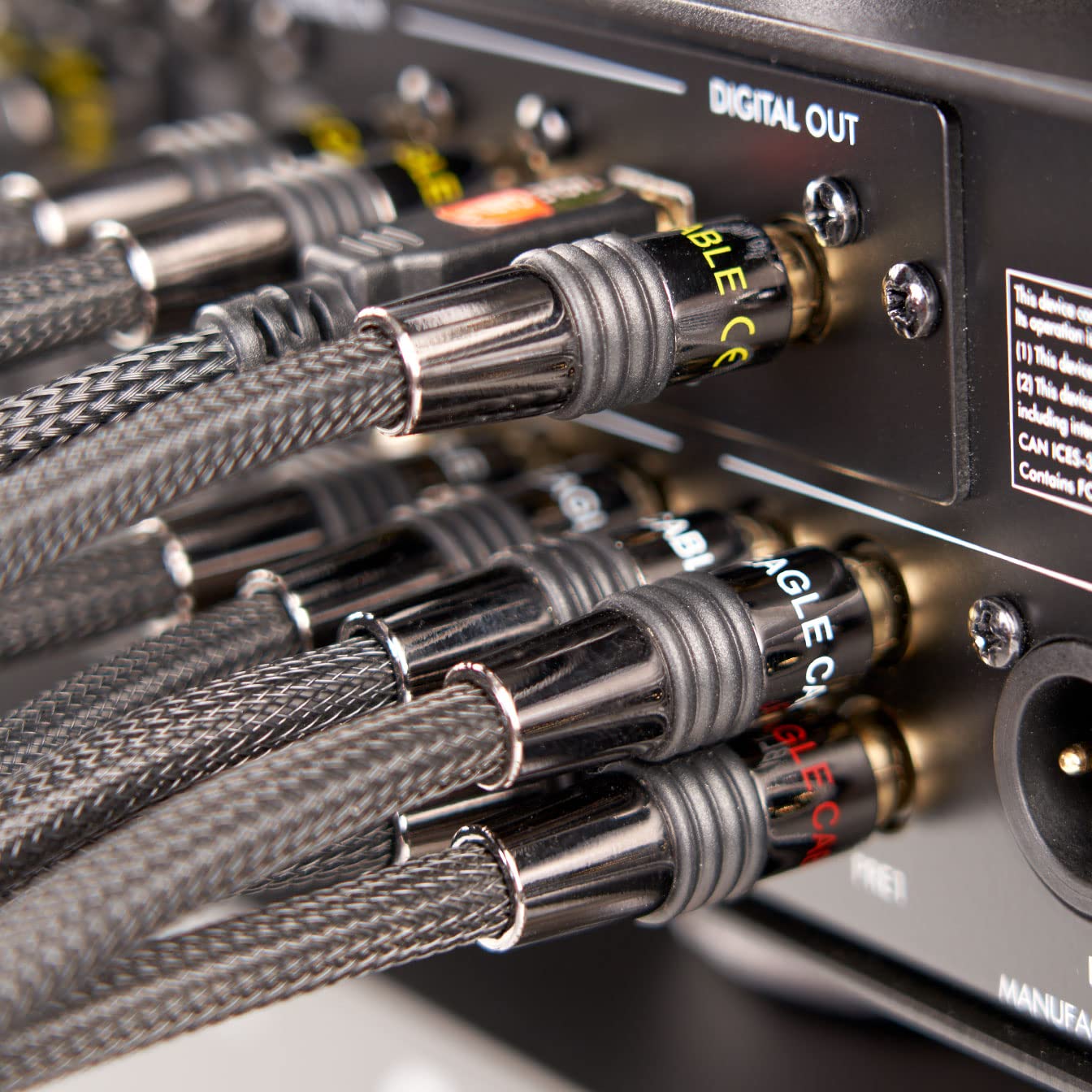 Eagle Cable by INAKUSTIK - 10040007 - Cavo audio stereo Deluxe | suono potente e dinamico, alto contenuto di rame | 0,75 m in nero | schermatura 2 volte – spina in metallo | schermo intrecciato