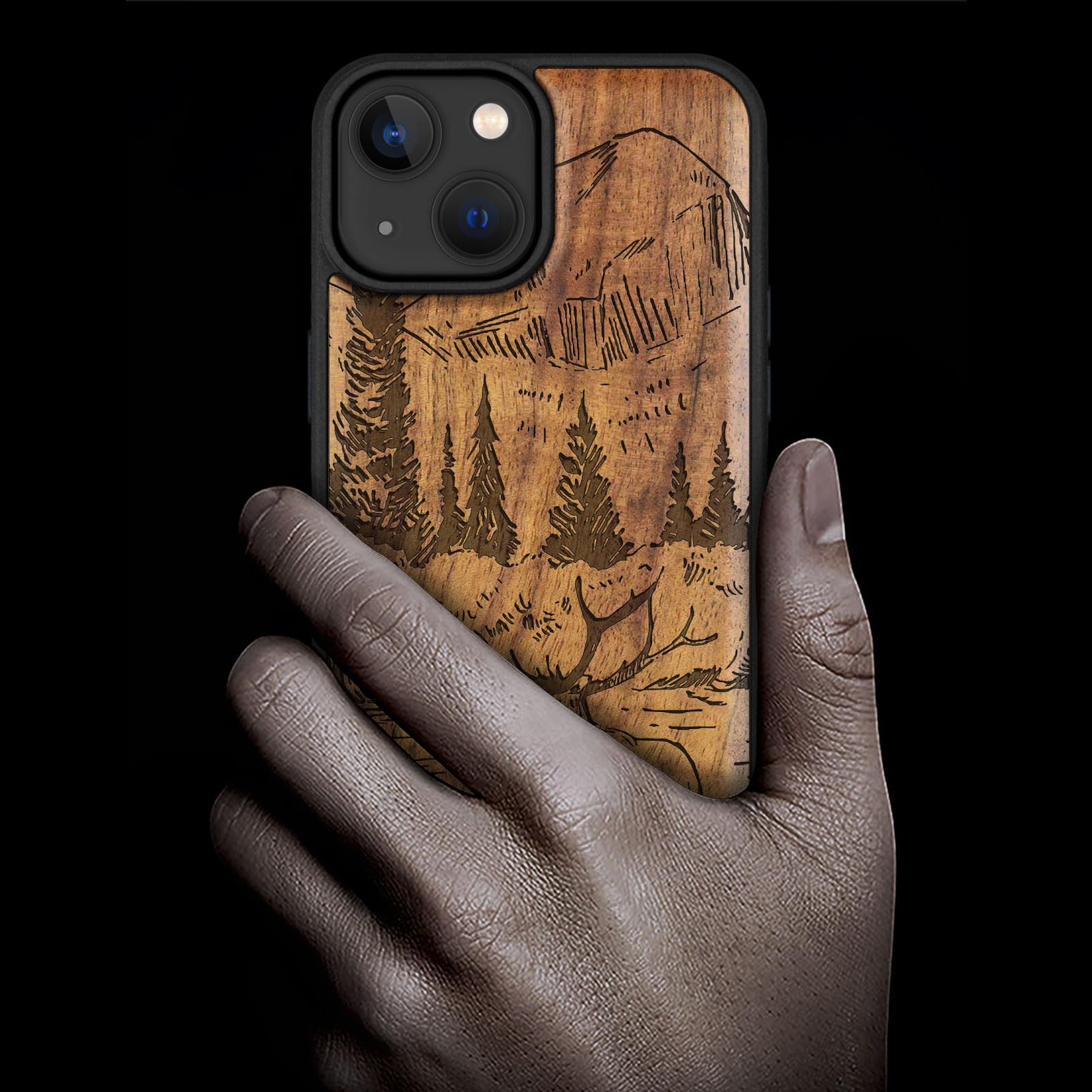 Carveit Custodia IPhone 15 In Legno Di Noce Con Ragno Tribale - Magnetico MagSafe - Antiurto TPU