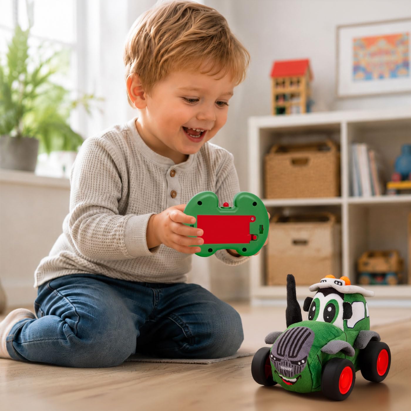 JAMARA 410200 Fendt RC pluszowy traktor 2,4 GHz z dźwiękiem, zdalnie sterowany, zabawka dla niemowląt, traktor toys plush od 24 miesięcy, pomysł na prezent dla dzieci, sterowanie obrotowe, zdejmowana