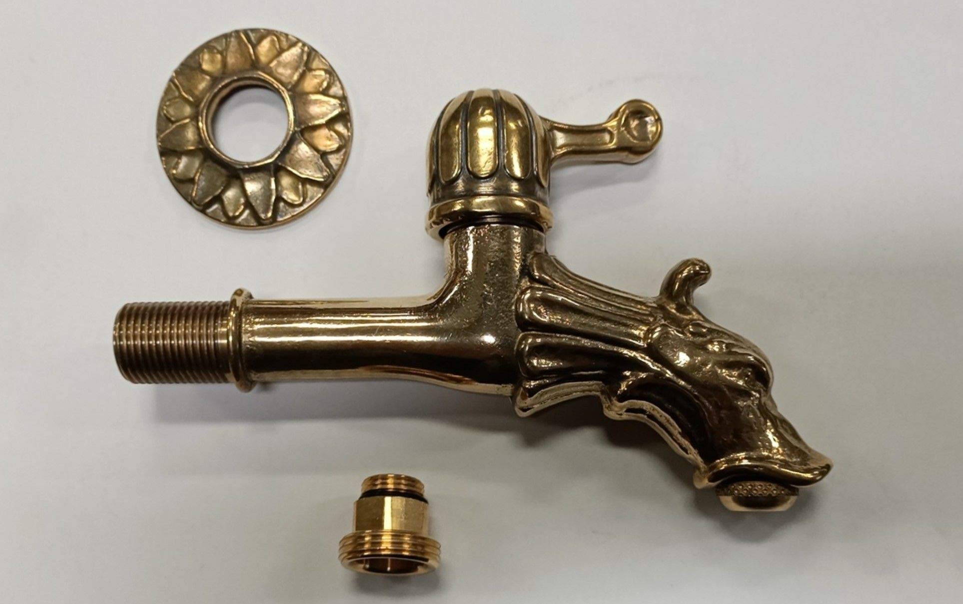 Rubinetto artistico TESTA LEONE per fontane a leva in ottone lucidato e ossidato