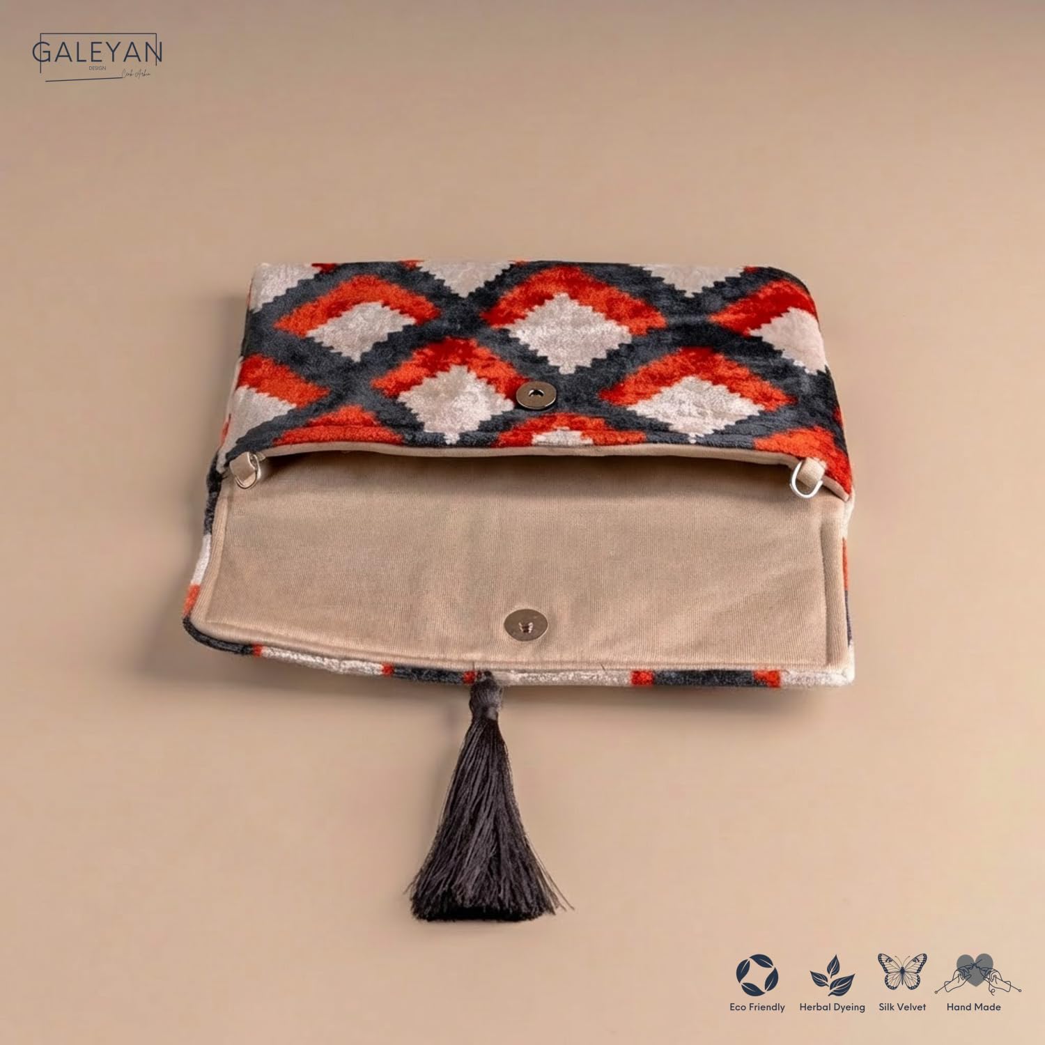 Bolso Ikat de terciopelo de seda hecho a mano, estilo sobre, diseño bohemio, patrón étnico, opción de correa de cadena, bolso de mano de fiesta de noche, bolso de mano de alta calidad, blanco