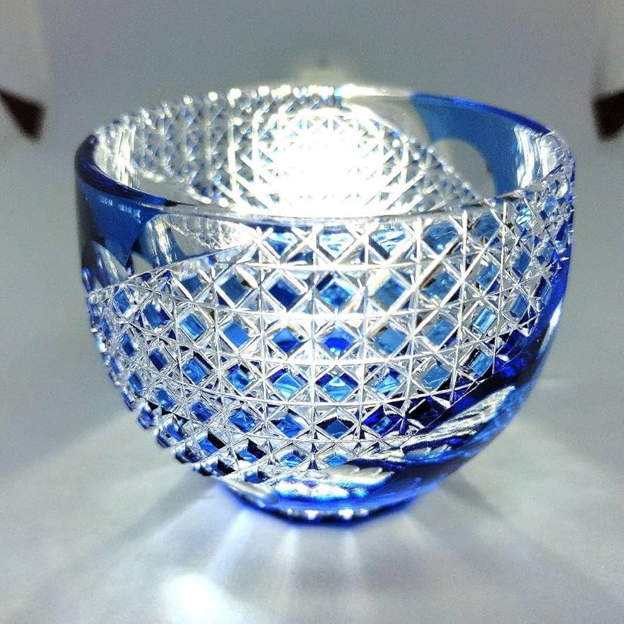 薩摩切子　色被せガラス　猪口(ぐい呑み) Amazon.co.jp: 色被せガラス おちょこ 猪口ぐい呑み 青薩摩切子