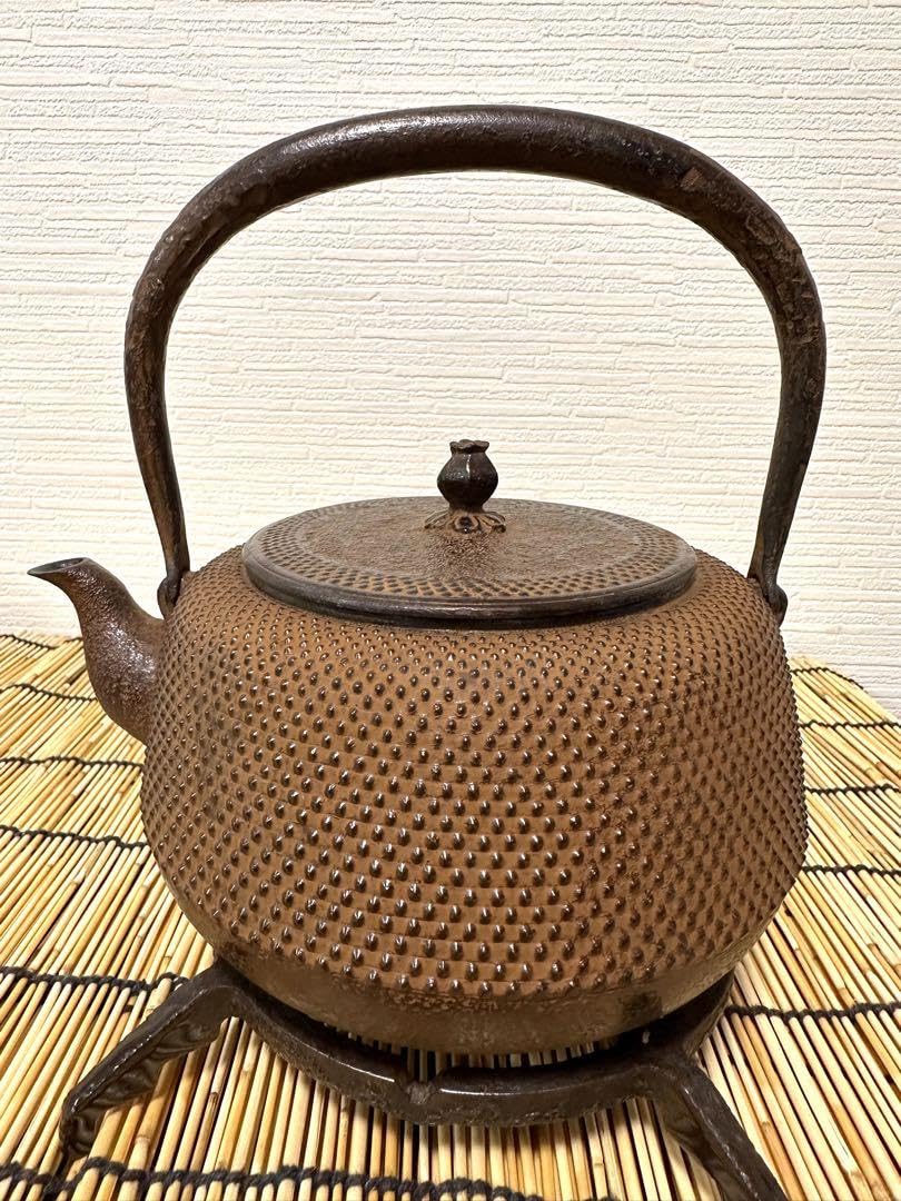 Amazon.co.jp: 南部鉄器一級合格証 南部在銘12型アラレ 南部鉄瓶 