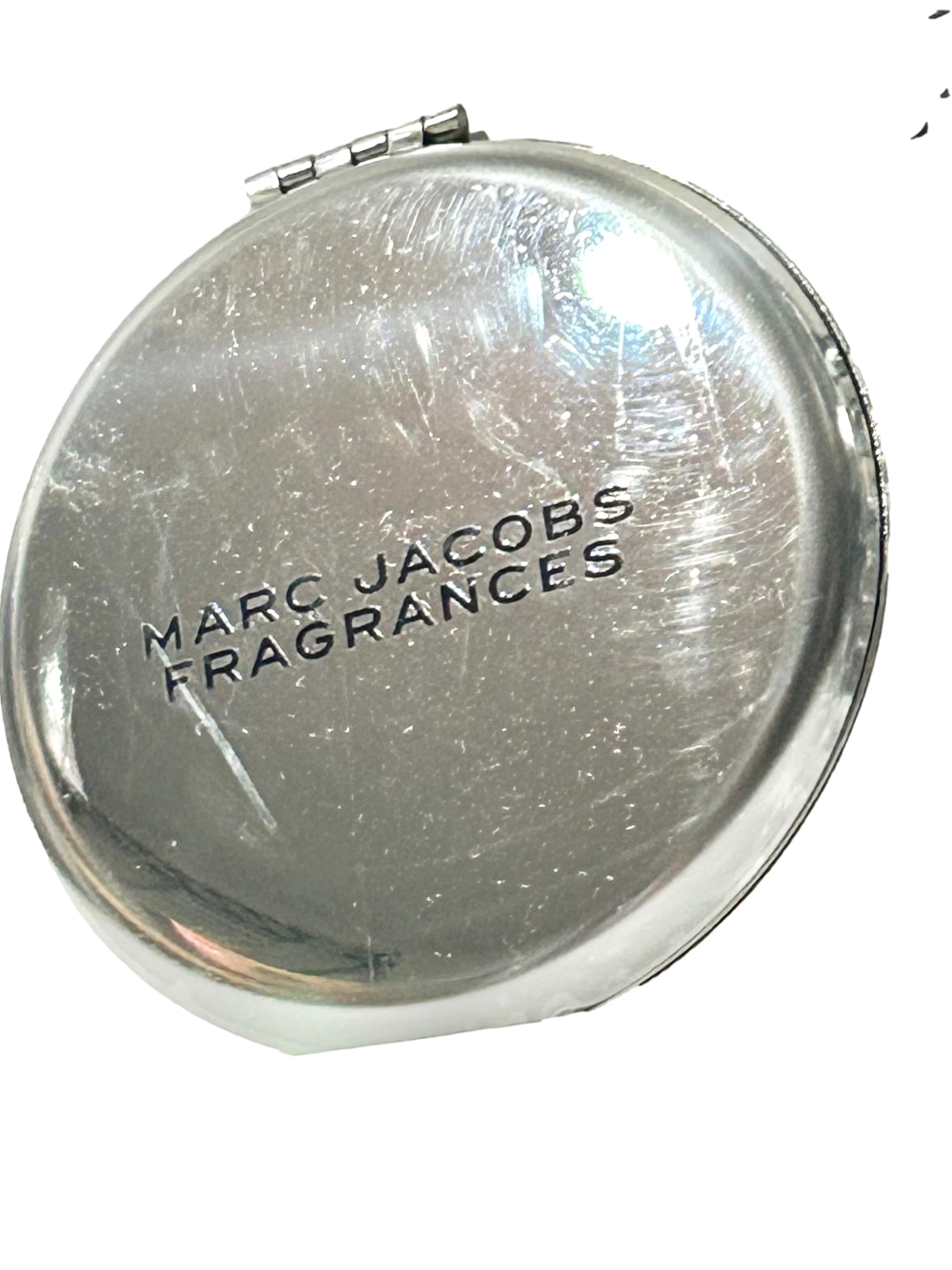 Amazon.com: Marc Jacobs 2023 Small Silver Beauty Compact Amazon.com: Marc Jacobs 2023 Small Silver Beauty Compact
