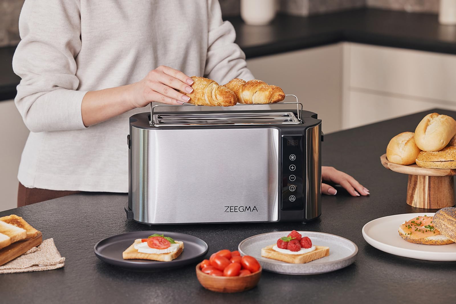 ZEEGMA TOSTEE CHEF Toster do Chleba na 4 Kromki ze Stali Nierdzewnej, Stojak na Bułki 1500 W, Rozmrażanie Odgrzewanie i Stop, Tacka na Okruchy, Wyświetlacz LED Timer, 7 Stopni