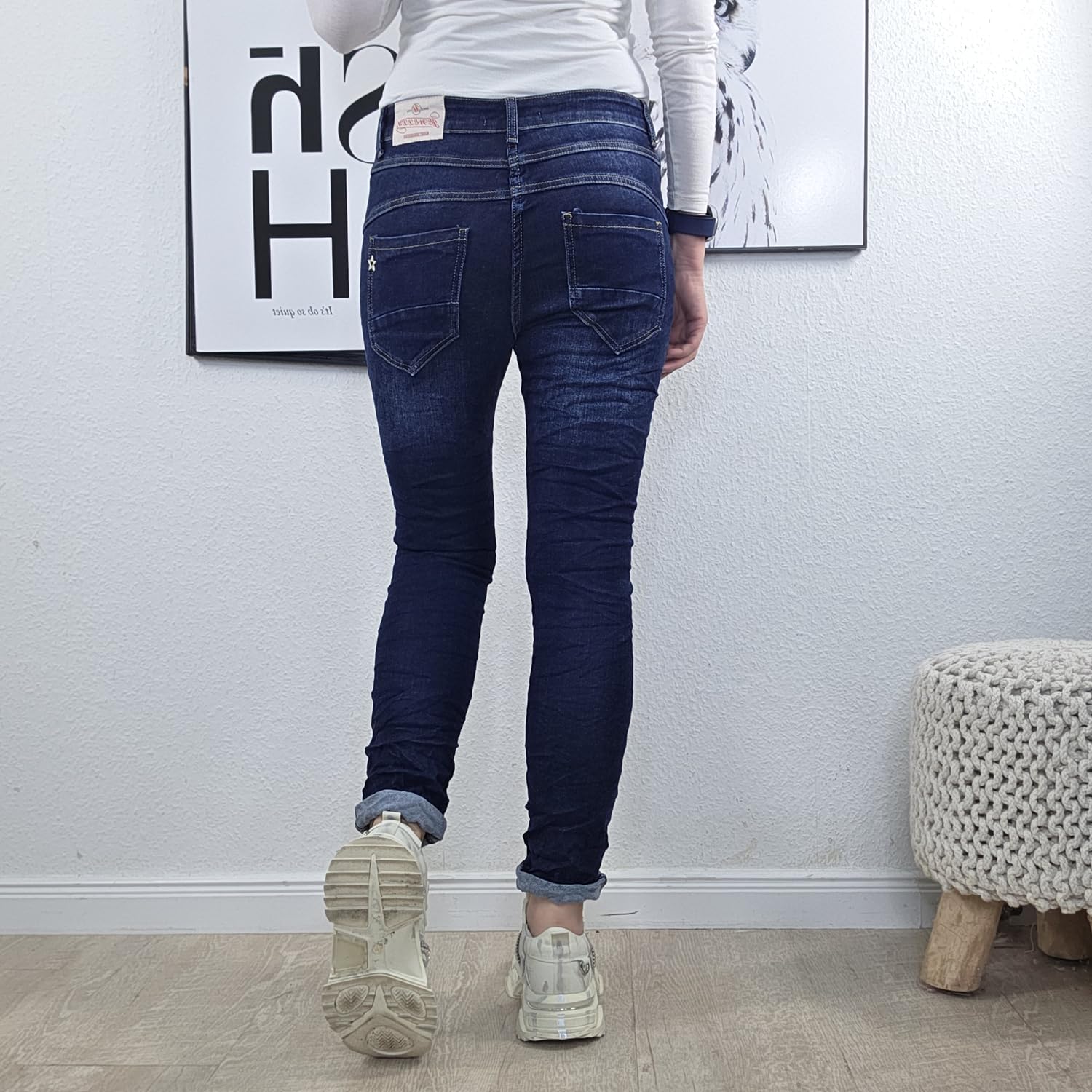 Jewelly Stretch Jeans| im Baggy Boyfriend Schnitt| Damen Hose mit dekorativer Knopfleiste| Perfekter Sitz